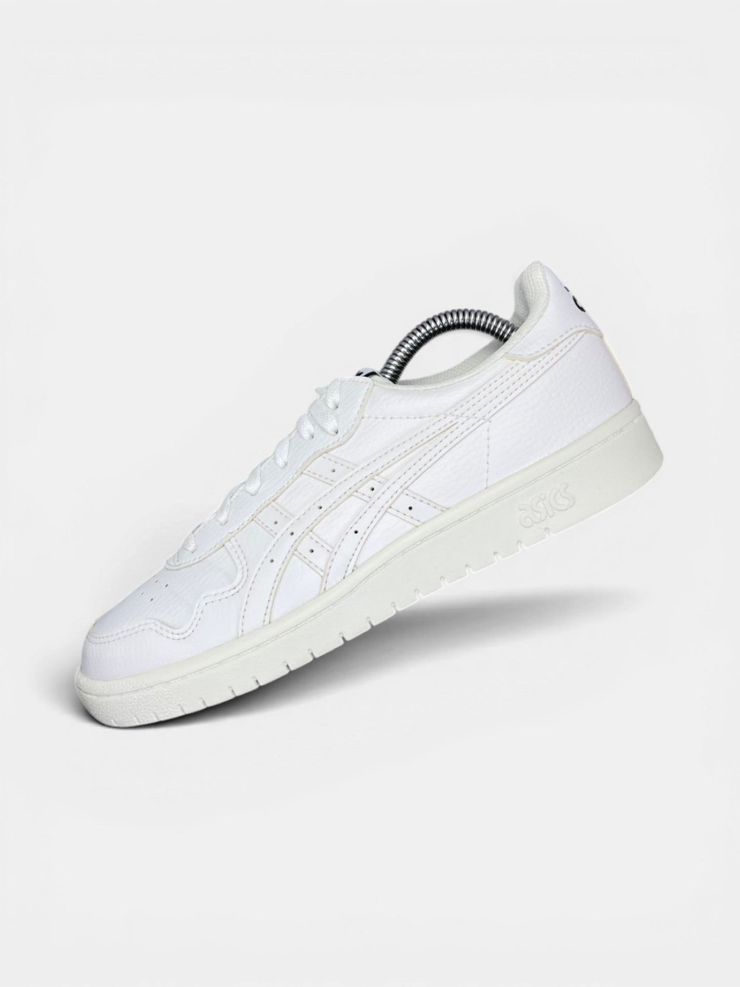 Asics Leather Sneakers — buty sportowe damskie w bardzo dobrym stanie rozmiar 39, widok z góry na wewnętrzną stronę butów