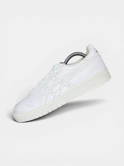 Asics Leather Sneakers — buty sportowe damskie w bardzo dobrym stanie rozmiar 39, widok z góry na wewnętrzną stronę butów