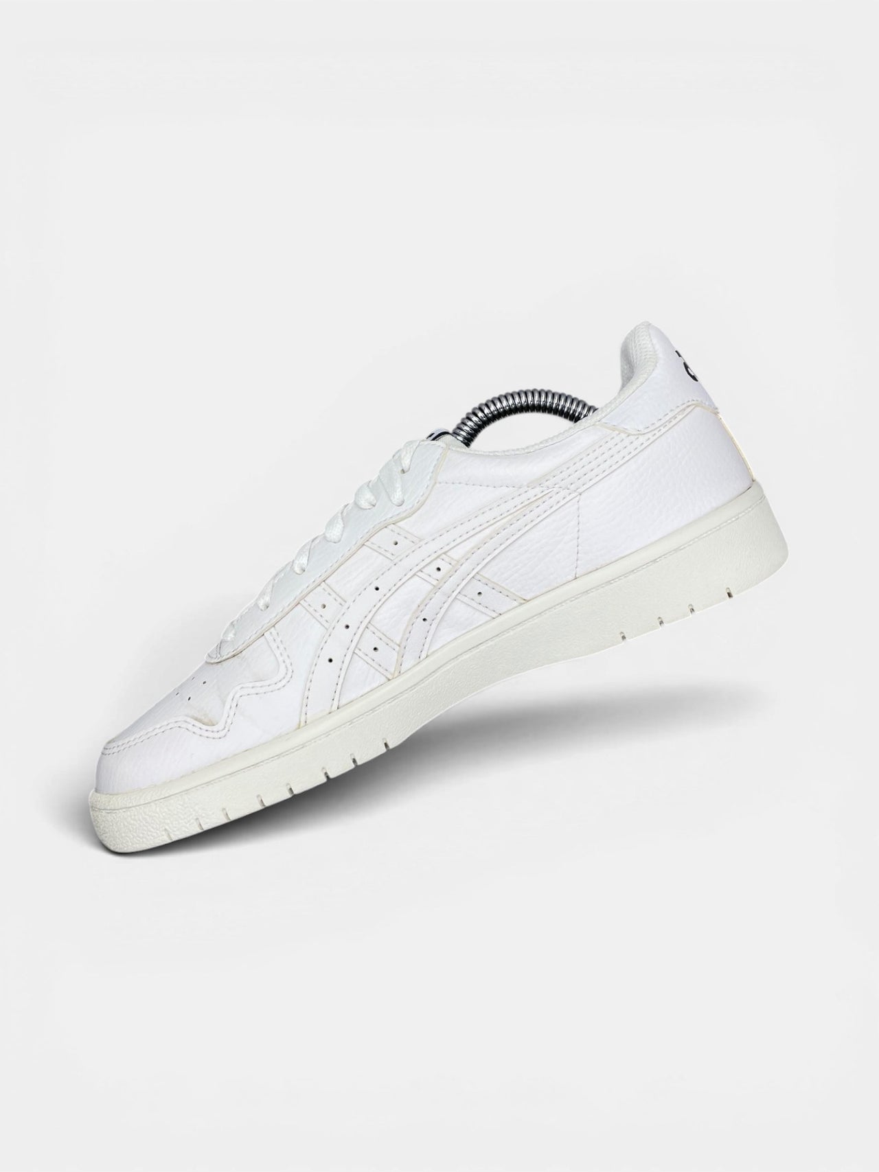 Asics Leather Sneakers — buty sportowe damskie w bardzo dobrym stanie rozmiar 39, wewnętrzny panel prawego buta