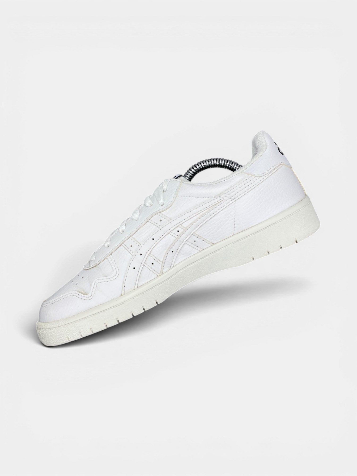 Asics Leather Sneakers — buty sportowe damskie w bardzo dobrym stanie rozmiar 39, wewnętrzny panel prawego buta