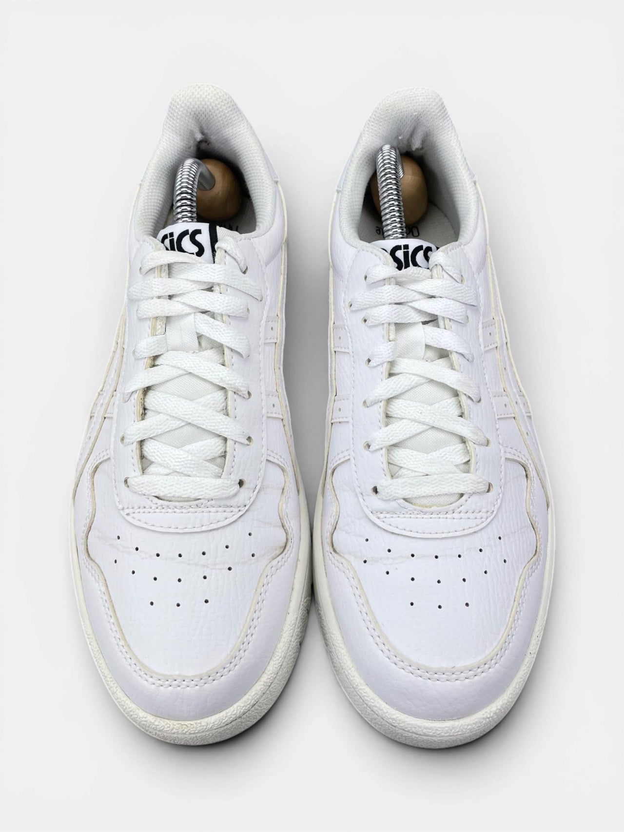Asics Leather Sneakers — buty sportowe damskie w bardzo dobrym stanie rozmiar 39, widok z góry