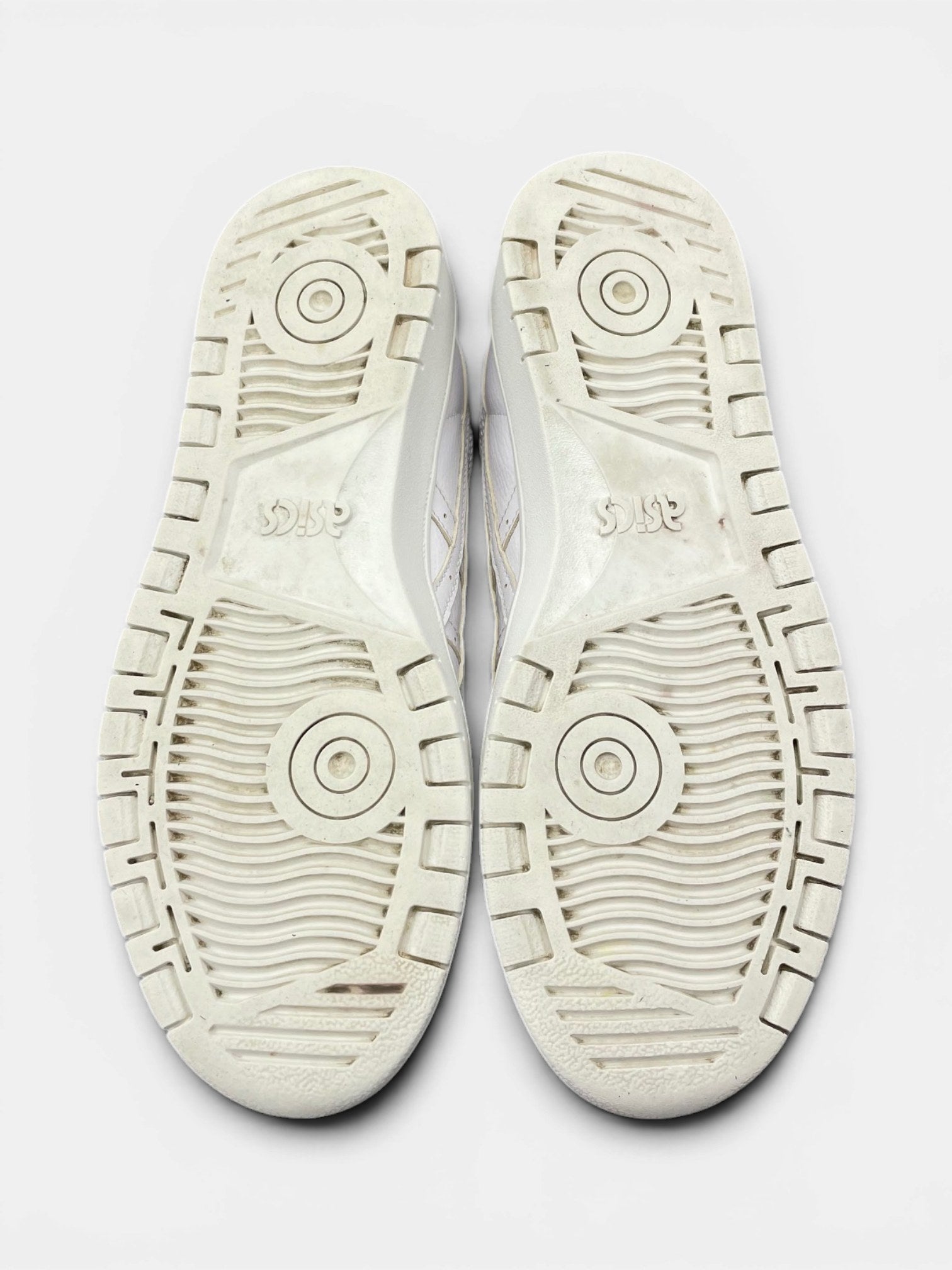 Asics Leather Sneakers — buty sportowe damskie w bardzo dobrym stanie rozmiar 39, podeszwa