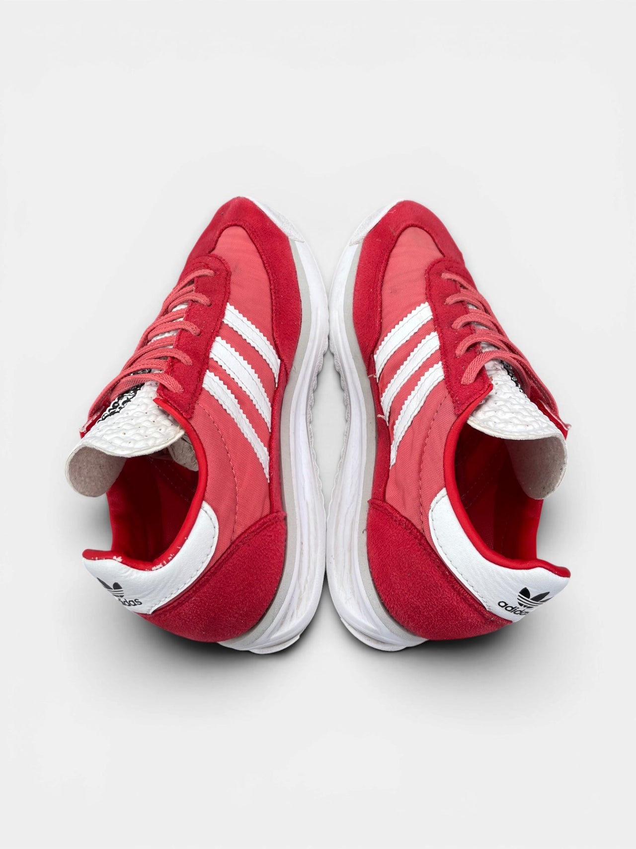 Adidas SL 72 Preloved Scarlet — buty sportowe dziecięce w bardzo dobrym stanie rozmiar 32, widok z góry na zewnętrzną stronę butów
