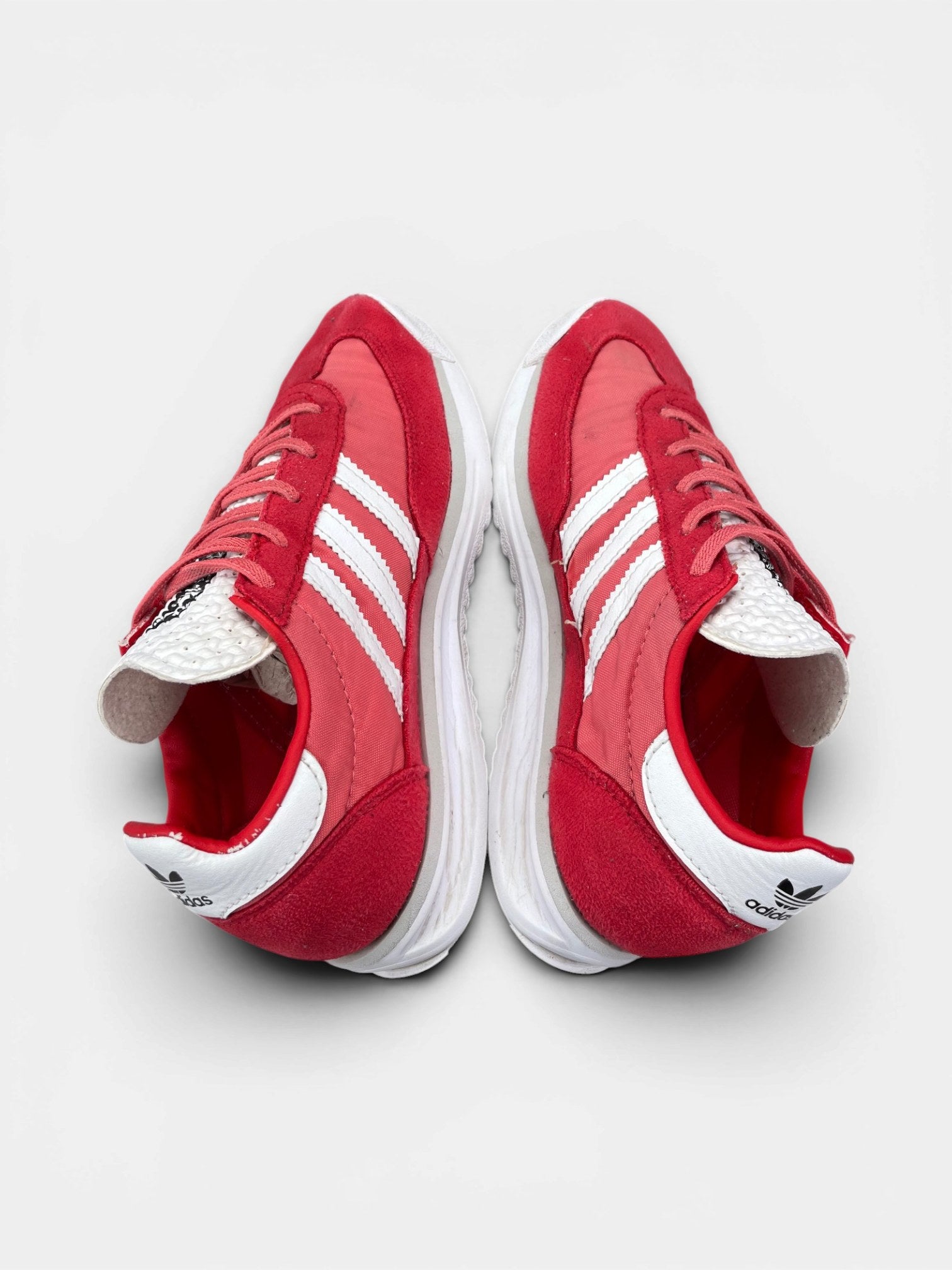 Adidas SL 72 Preloved Scarlet — buty sportowe dziecięce w bardzo dobrym stanie rozmiar 32, widok z góry na zewnętrzną stronę butów
