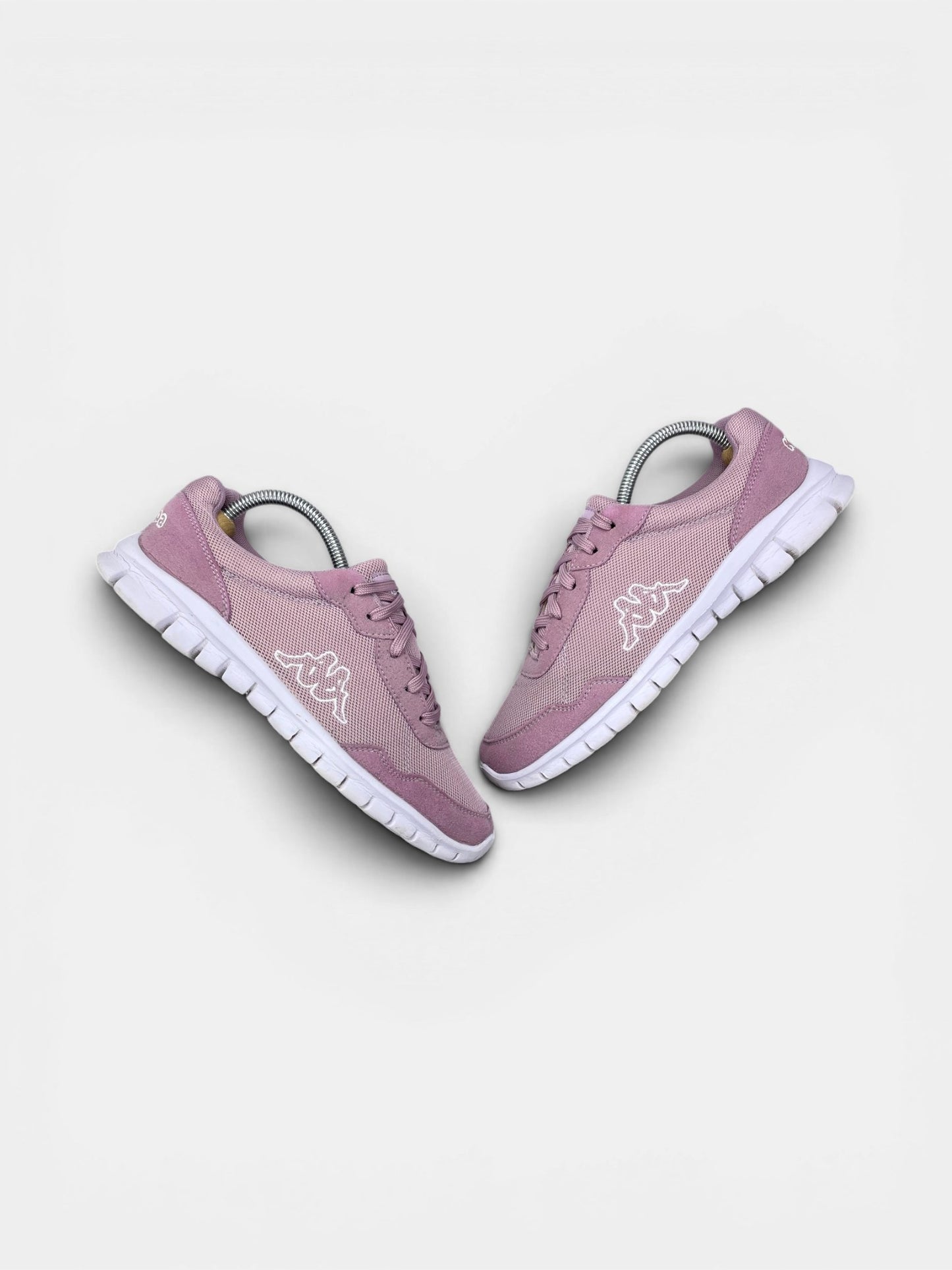 Kappa Sneakers — buty sportowe damskie w bardzo dobrym stanie rozmiar 40, widok z góry na zewnętrzną stronę butów