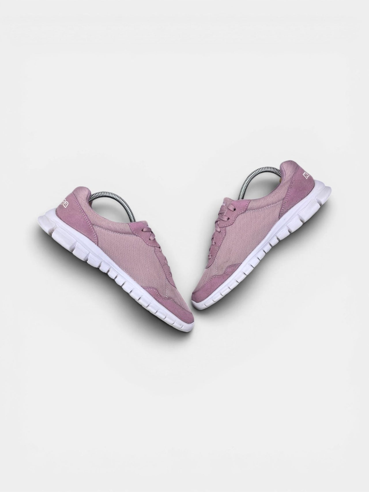 Kappa Sneakers — buty sportowe damskie w bardzo dobrym stanie rozmiar 40, zewnętrzny panel prawego buta