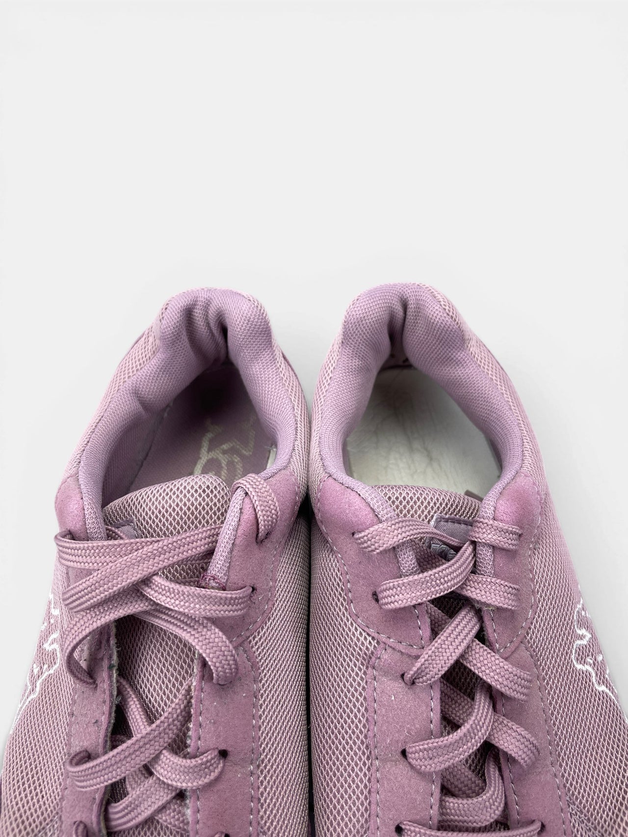 Kappa Sneakers — buty sportowe damskie w bardzo dobrym stanie rozmiar 40, zapiętki butów