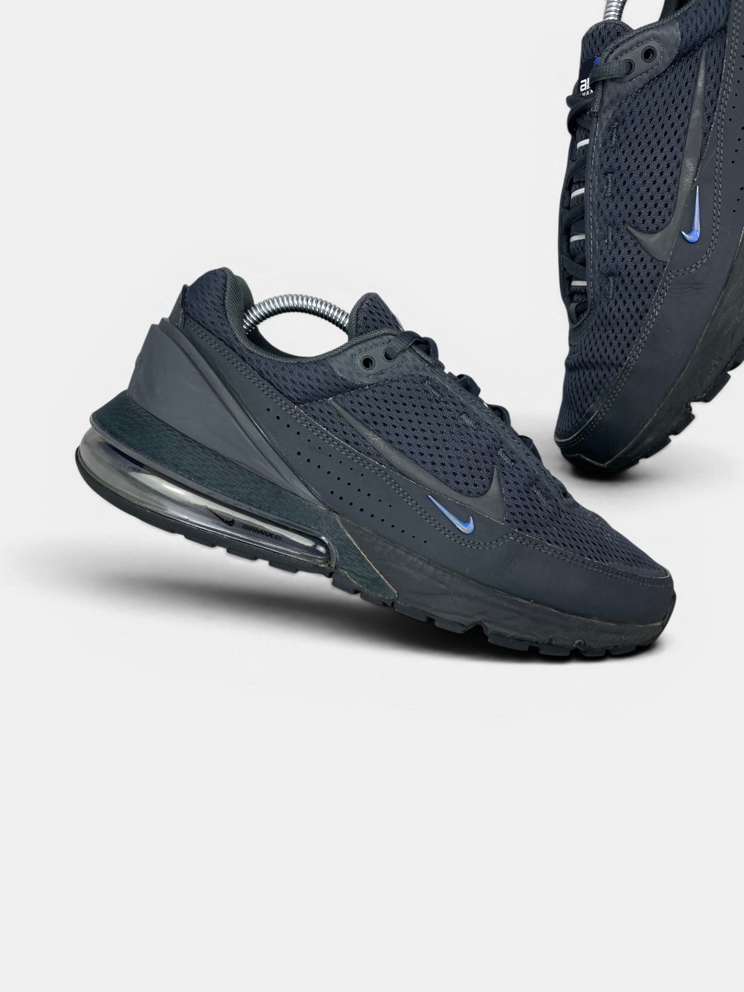 Nike Air Max Pulse Black Blue — buty sportowe męskie w dobrym stanie rozmiar 43, zewnętrzny panel lewego buta