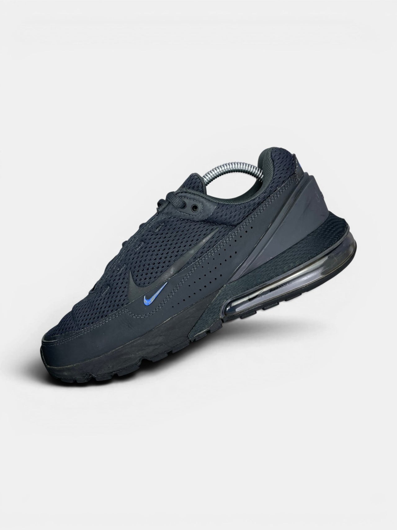 Nike Air Max Pulse Black Blue — buty sportowe męskie w dobrym stanie rozmiar 43, widok z góry na wewnętrzną stronę butów