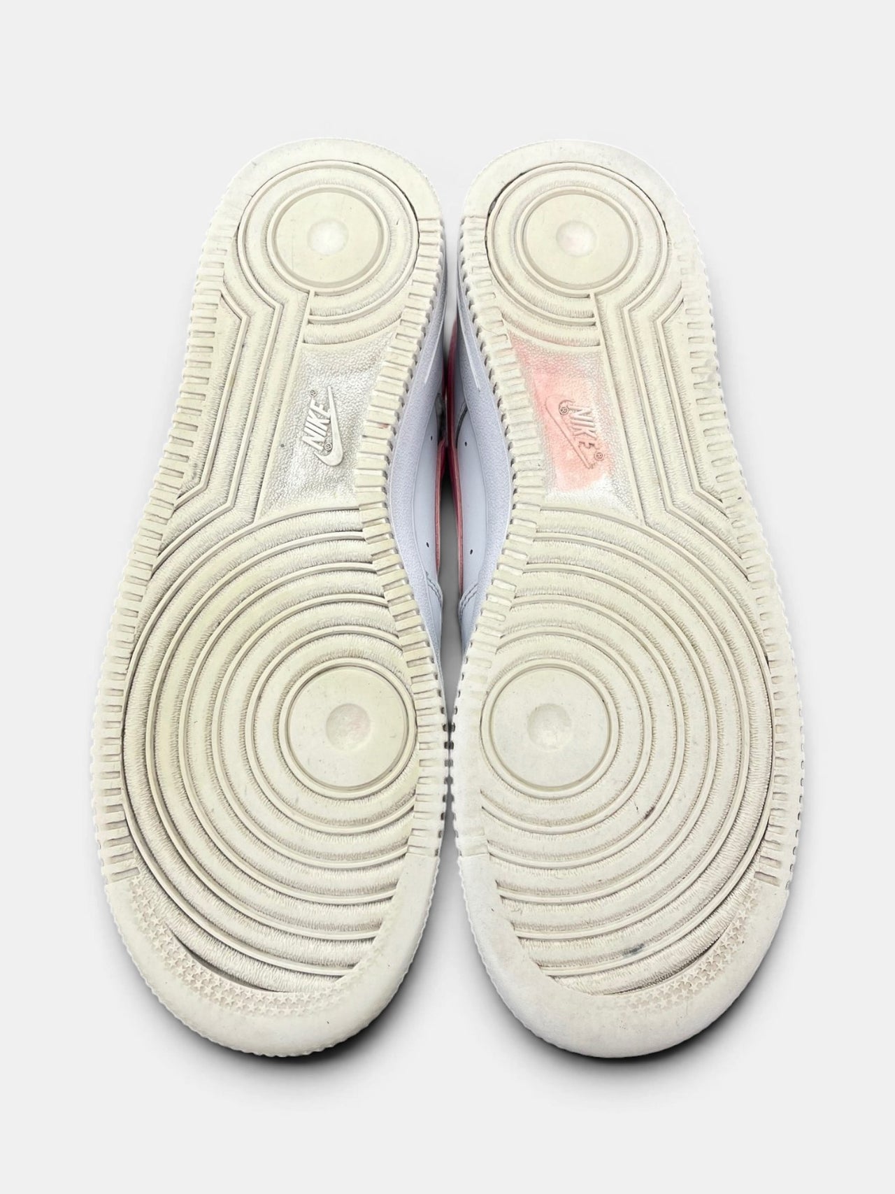 Nike Air Force 1 Low White/Medium Soft Pink — buty sportowe damskie w bardzo dobrym stanie rozmiar 40, podeszwa