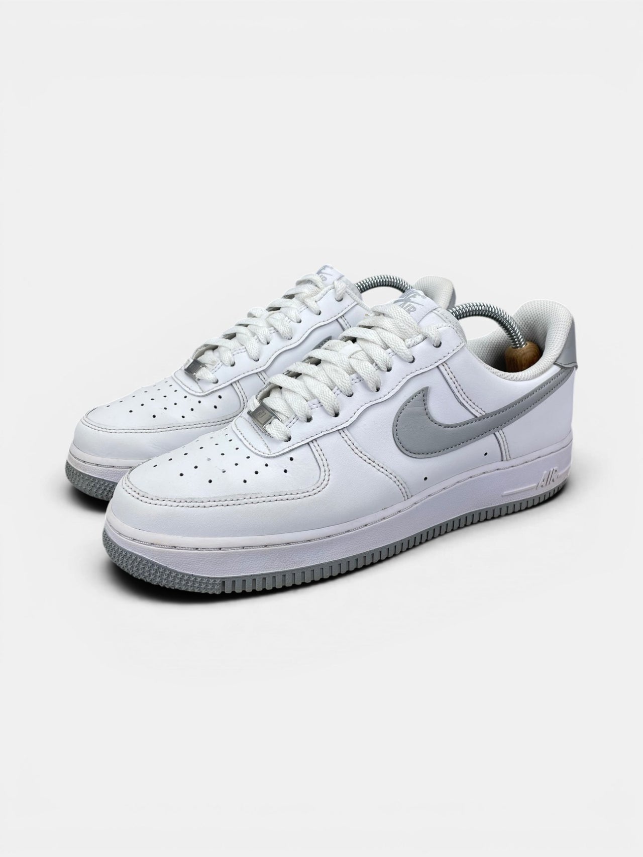Nike Air Force 1 Low Light Smoke Grey — buty sportowe męskie w bardzo dobrym stanie rozmiar 42, widok z boku