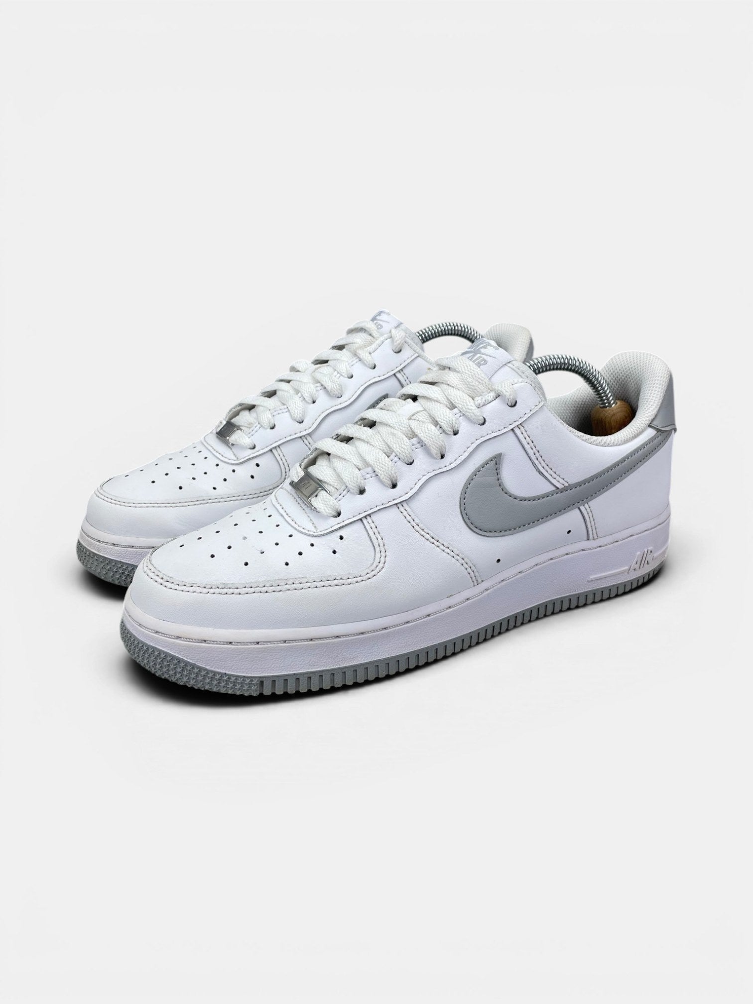 Nike Air Force 1 Low Light Smoke Grey — buty sportowe męskie w bardzo dobrym stanie rozmiar 42, widok z boku