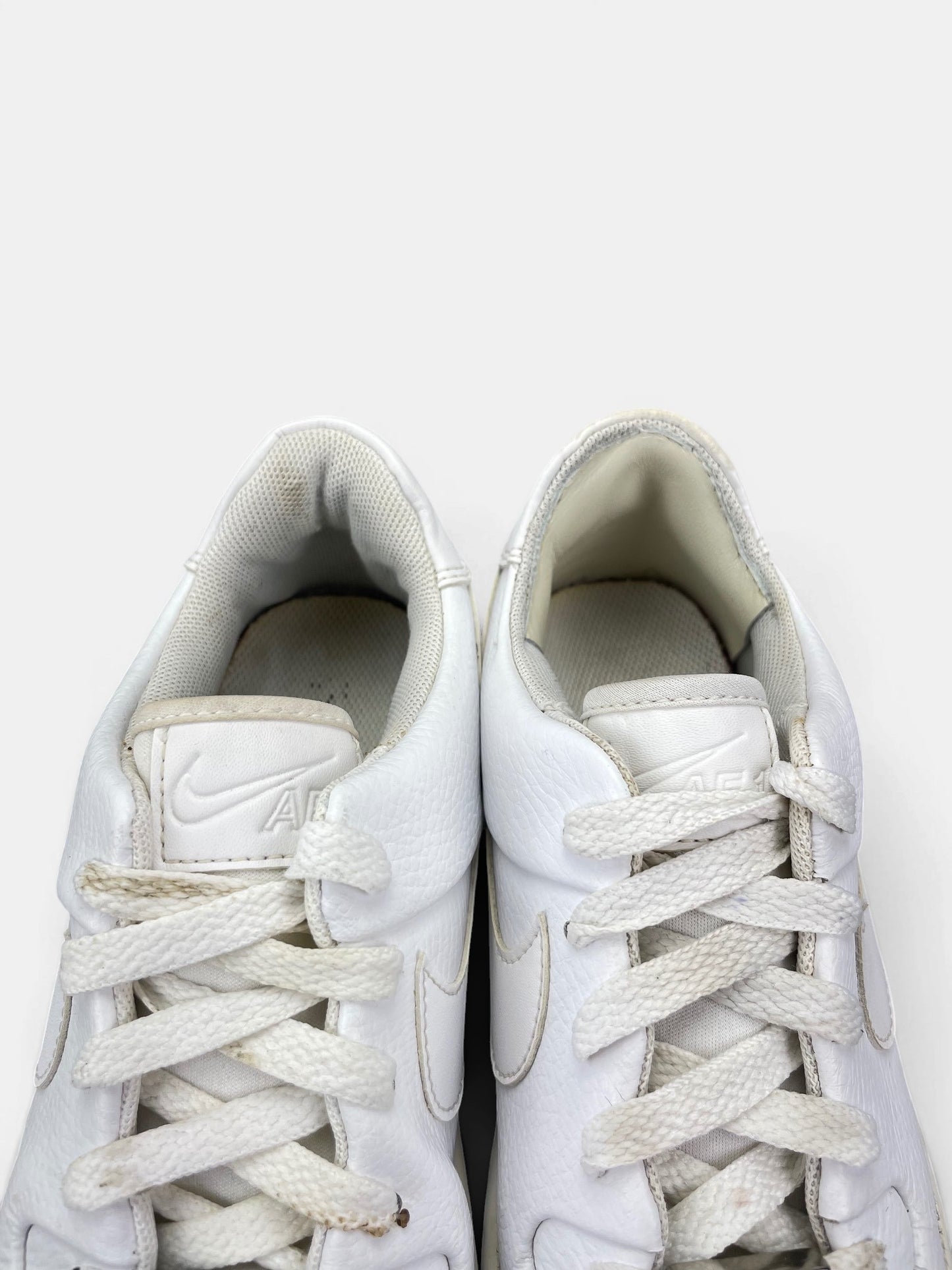 Nike Air Force 1 Sage Low Triple White — buty sportowe damskie w bardzo dobrym stanie rozmiar 38, zapiętki butów