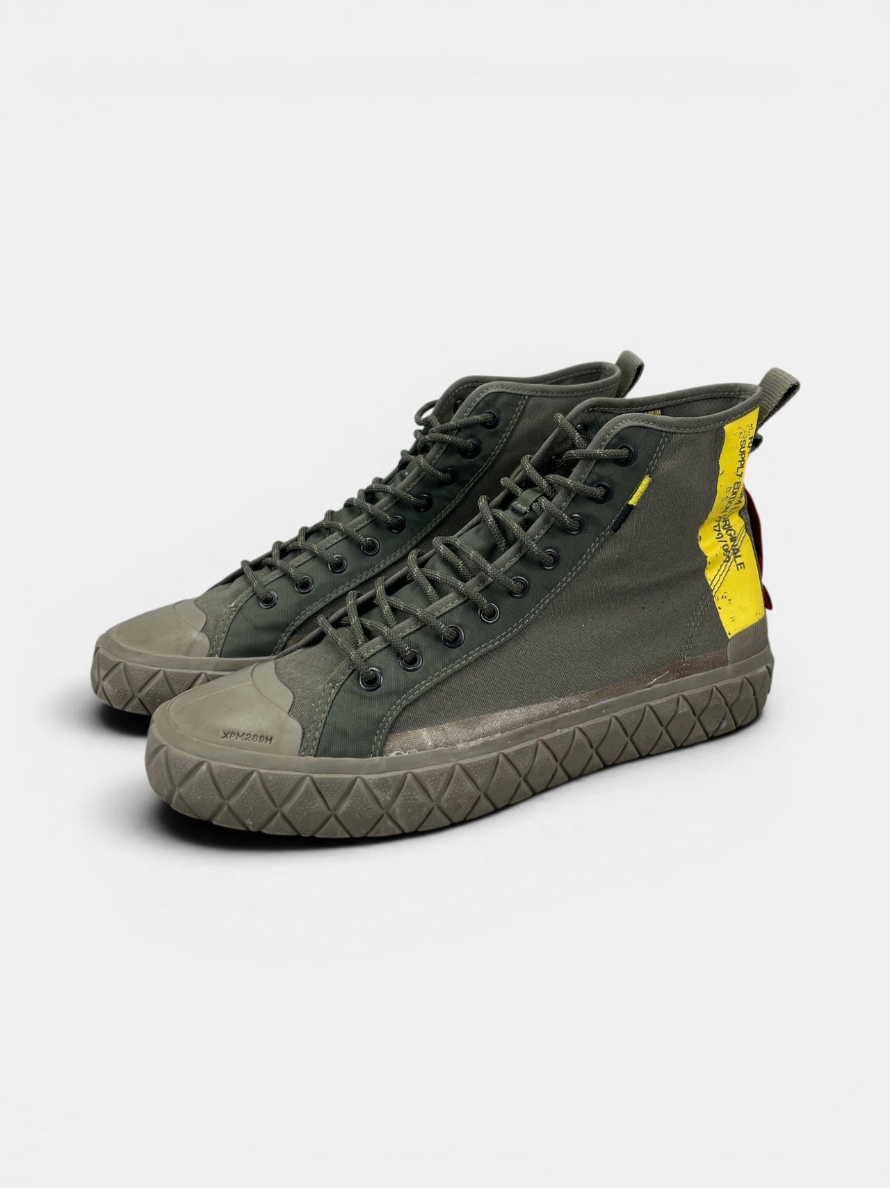 Palladium Palla Ace Supply Mid — buty sportowe męskie w bardzo dobrym stanie rozmiar 44, widok z boku