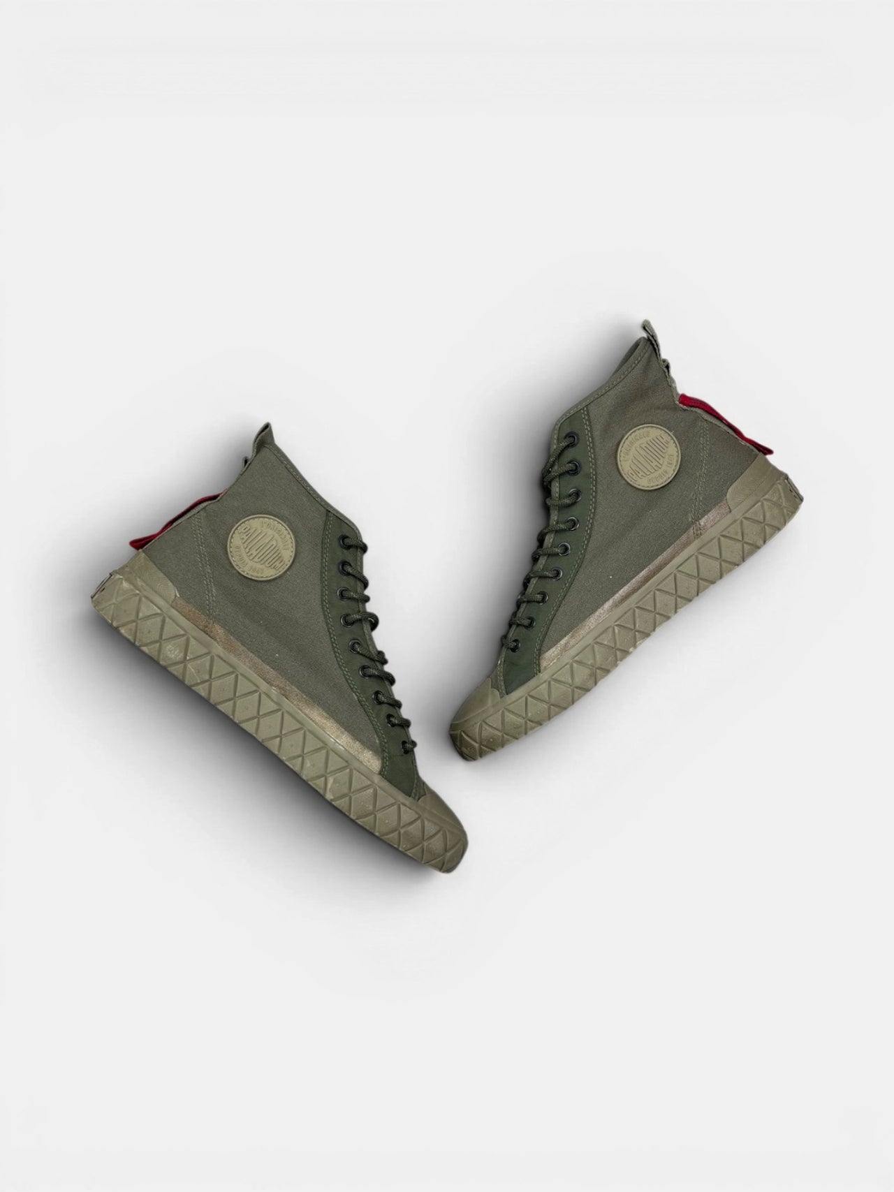 Palladium Palla Ace Supply Mid — buty sportowe męskie w bardzo dobrym stanie rozmiar 44, zewnętrzny panel prawego buta