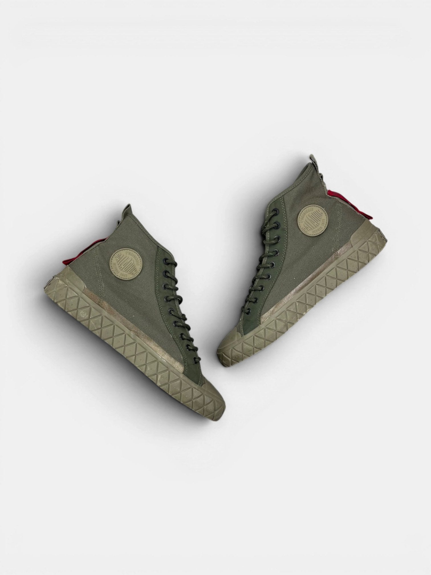 Palladium Palla Ace Supply Mid — buty sportowe męskie w bardzo dobrym stanie rozmiar 44, zewnętrzny panel prawego buta