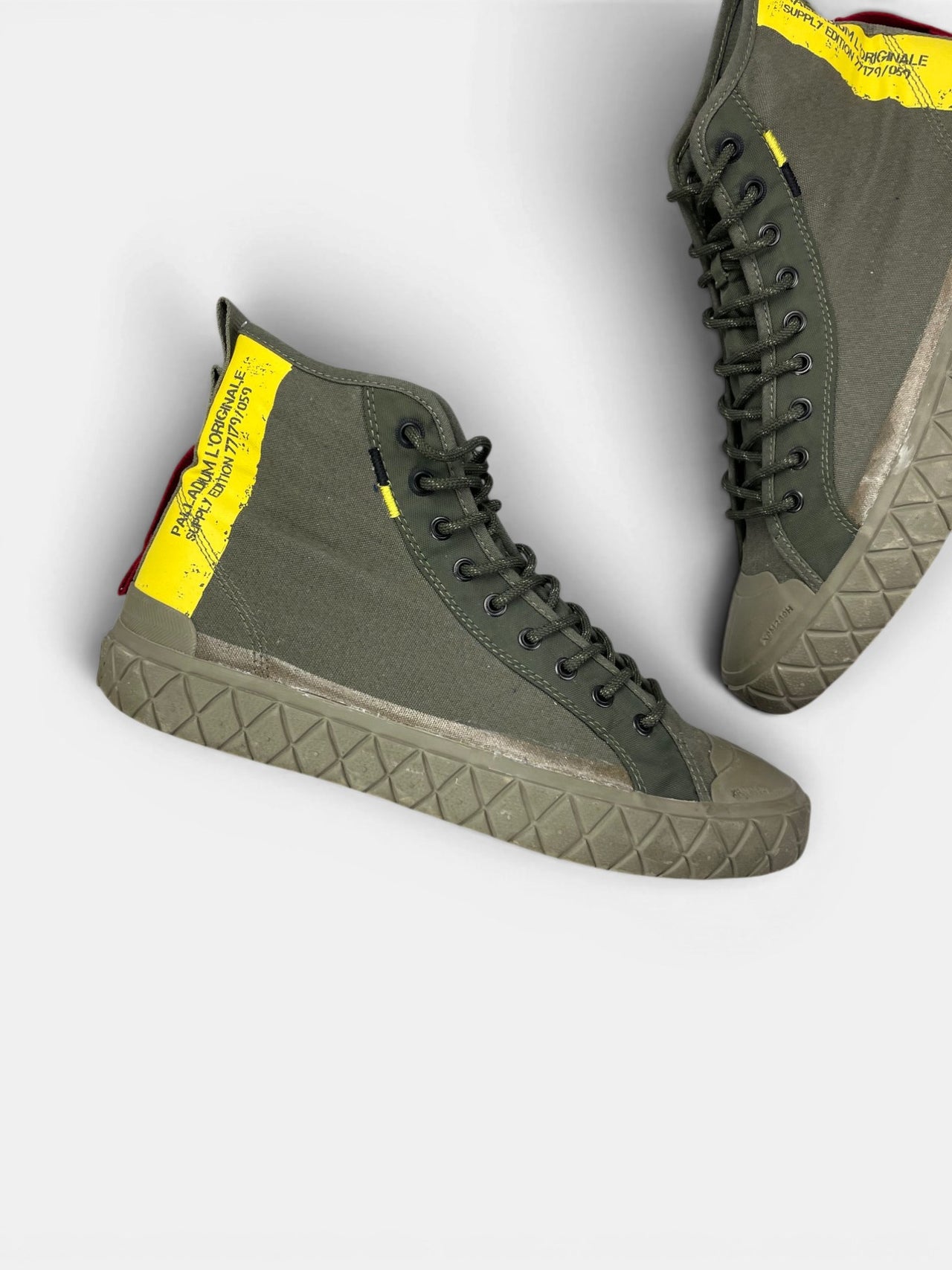 Palladium Palla Ace Supply Mid — buty sportowe męskie w bardzo dobrym stanie rozmiar 44, zewnętrzny panel lewego buta