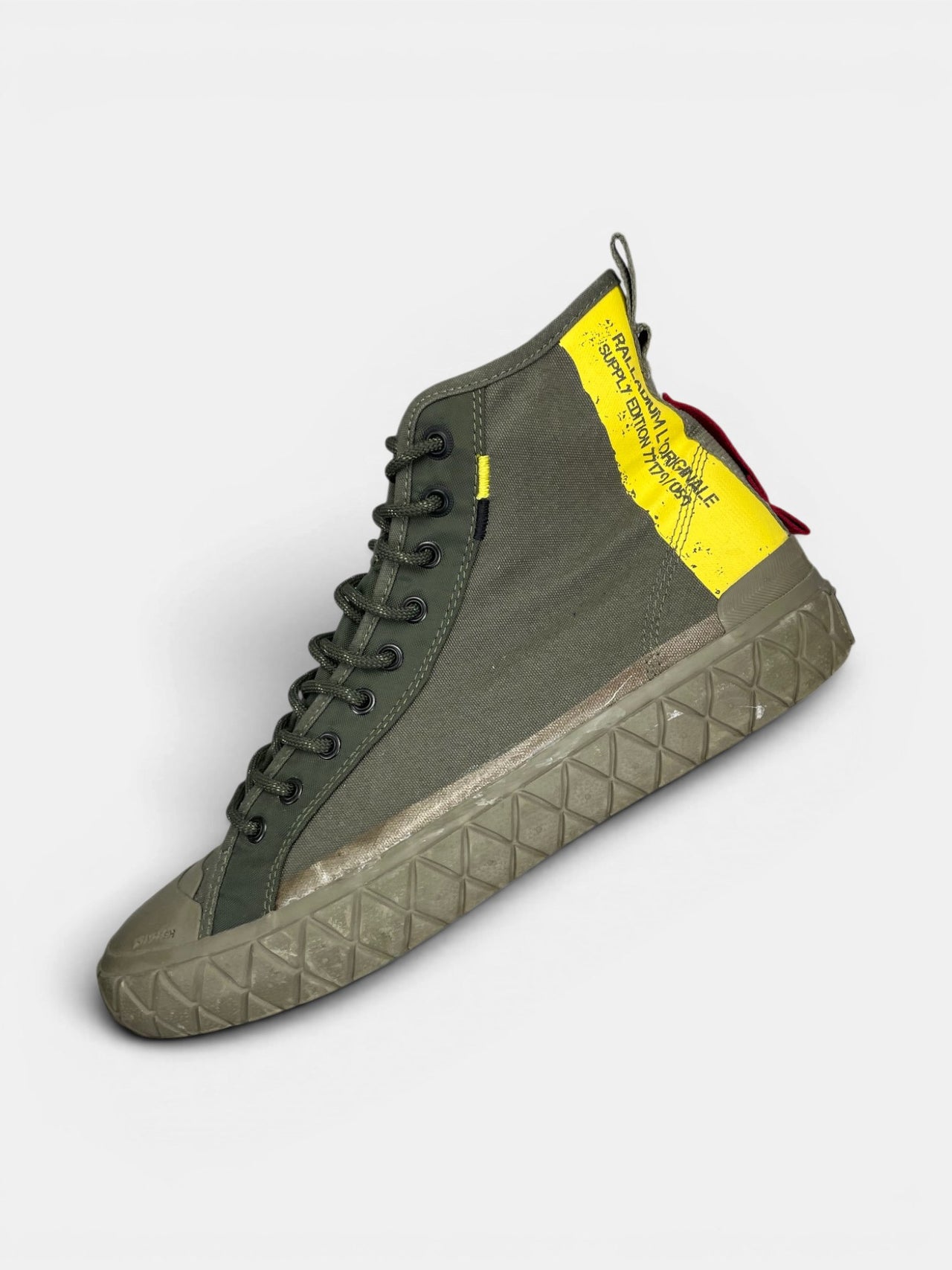 Palladium Palla Ace Supply Mid — buty sportowe męskie w bardzo dobrym stanie rozmiar 44, widok z góry na wewnętrzną stronę butów
