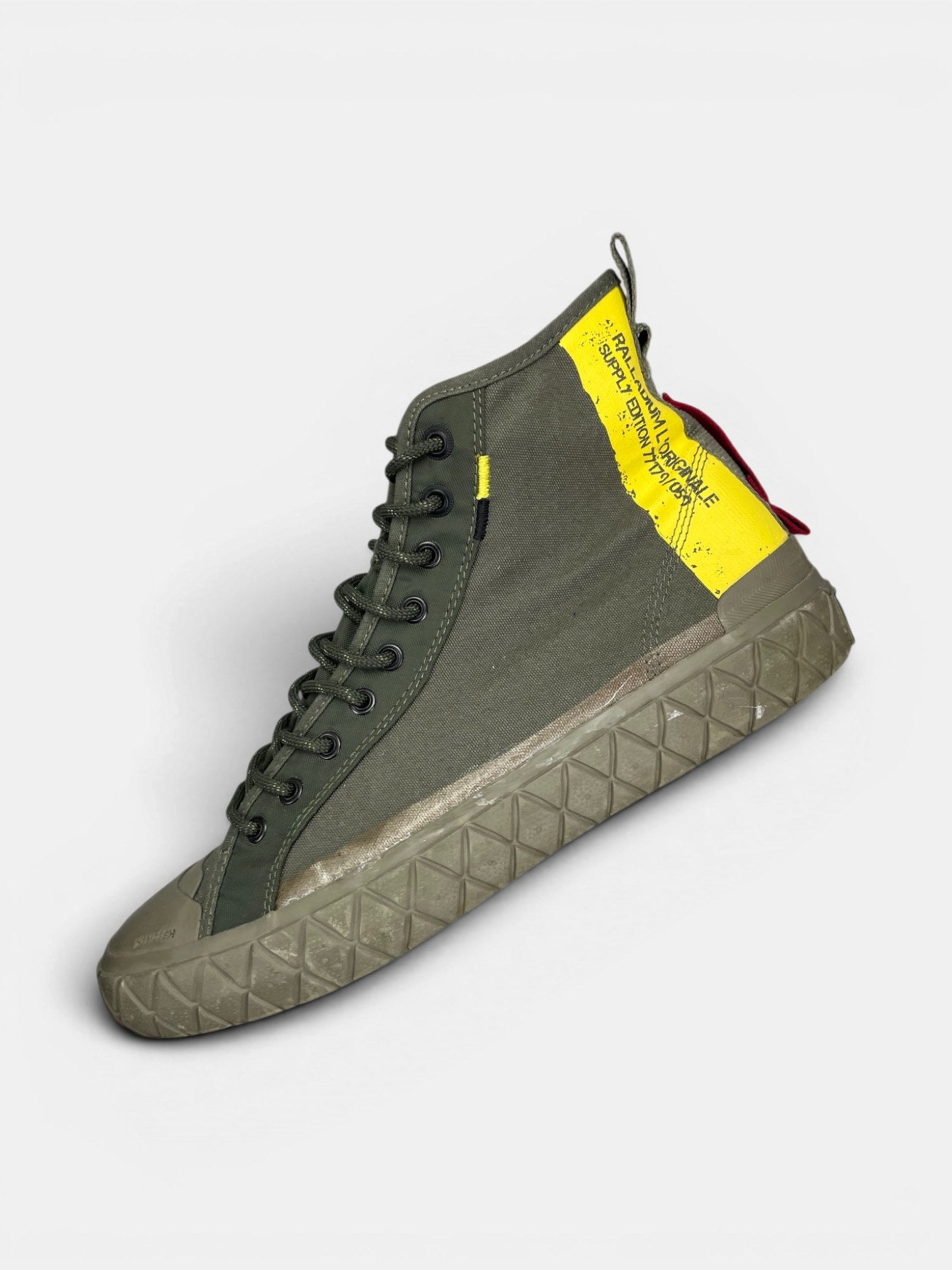 Palladium Palla Ace Supply Mid — buty sportowe męskie w bardzo dobrym stanie rozmiar 44, widok z góry na wewnętrzną stronę butów