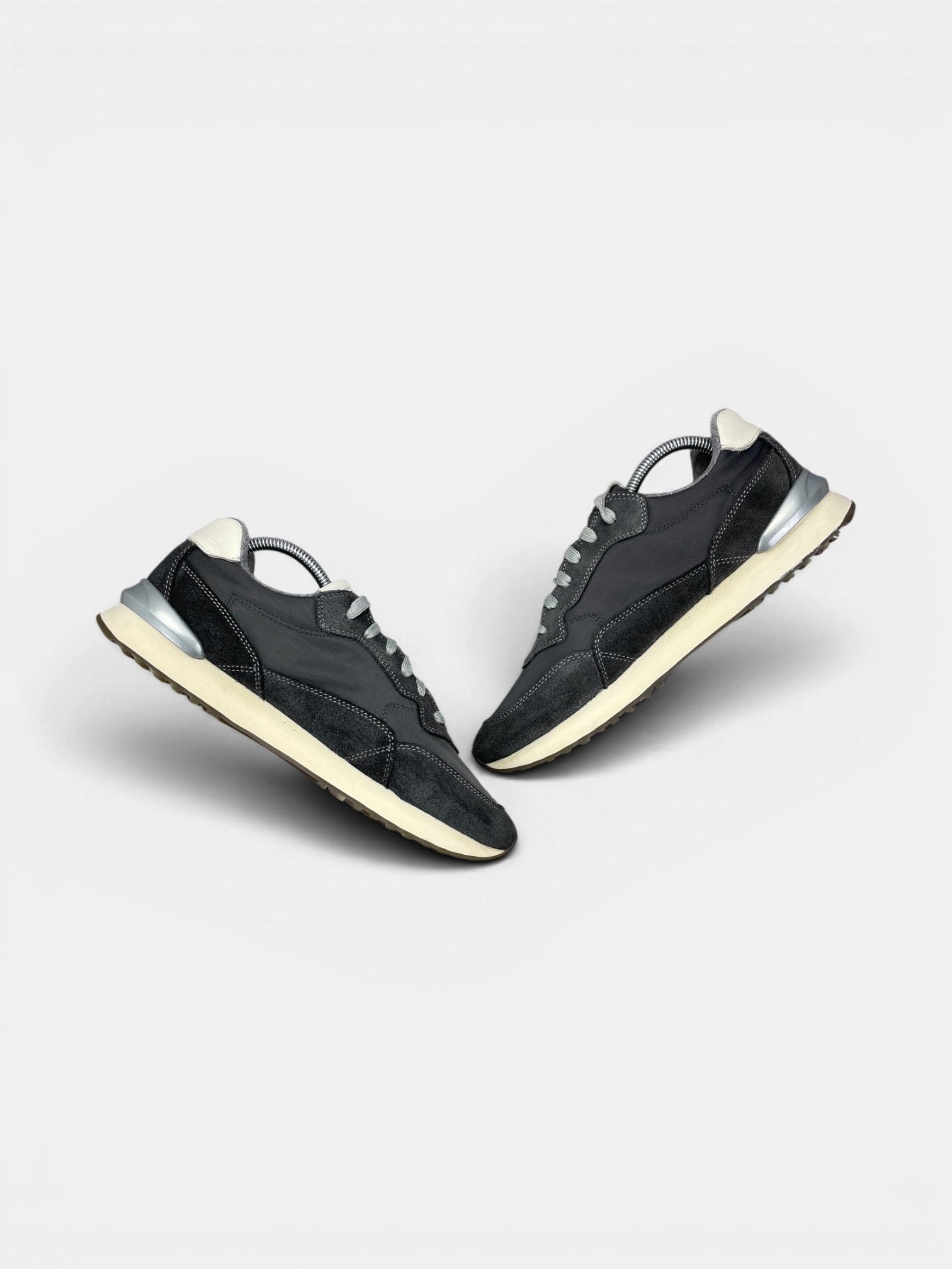 Gant Sneakers — buty sportowe męskie w bardzo dobrym stanie rozmiar 42, zewnętrzny panel prawego buta