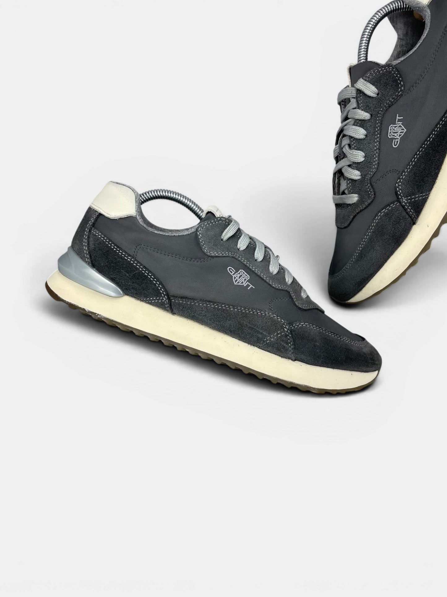 Gant Sneakers — buty sportowe męskie w bardzo dobrym stanie rozmiar 42, zewnętrzny panel lewego buta
