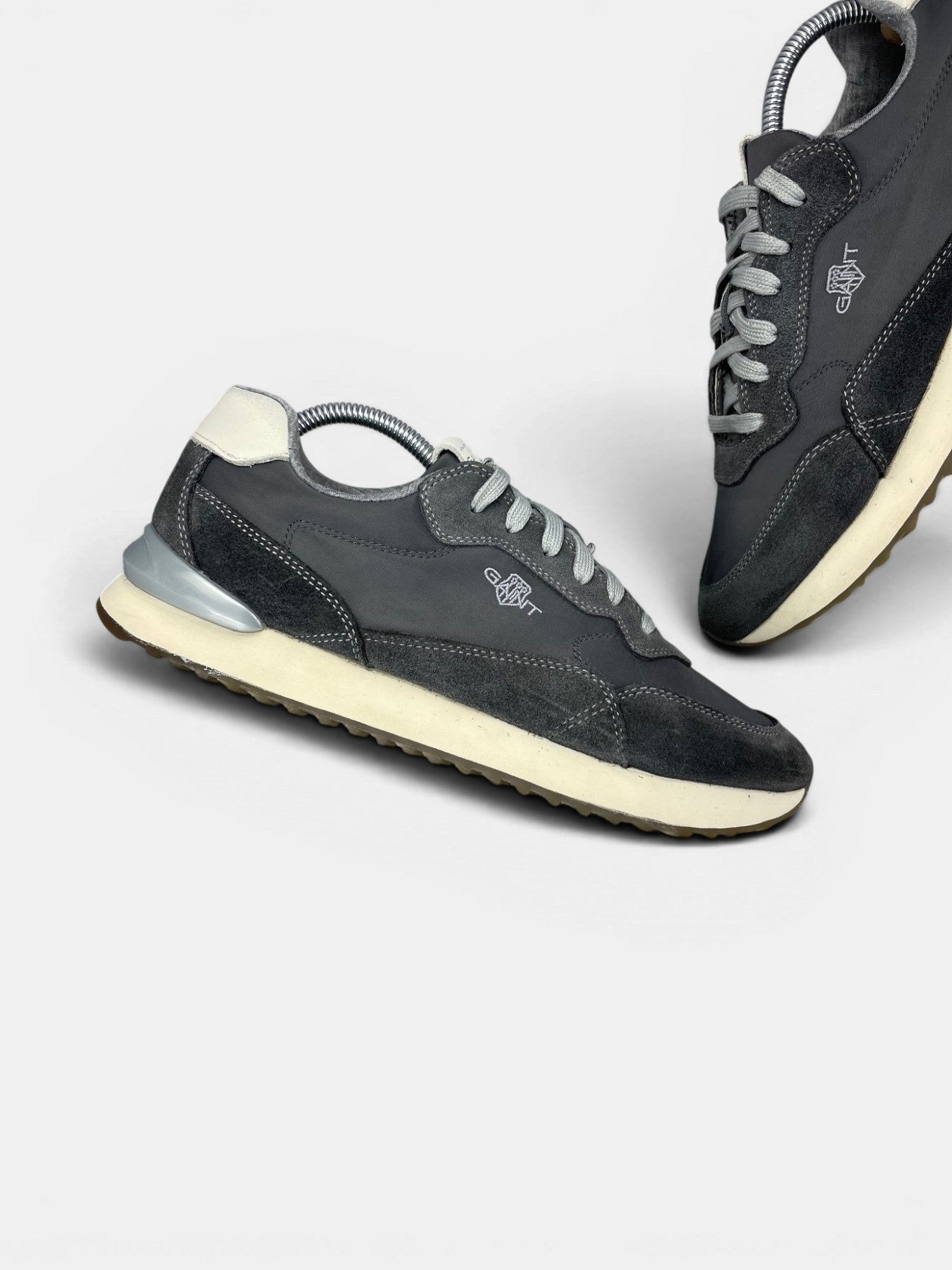 Gant Sneakers — buty sportowe męskie w bardzo dobrym stanie rozmiar 42, zewnętrzny panel lewego buta
