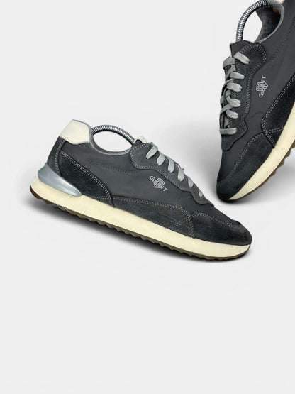 Gant Sneakers — buty sportowe męskie w bardzo dobrym stanie rozmiar 42, zewnętrzny panel lewego buta