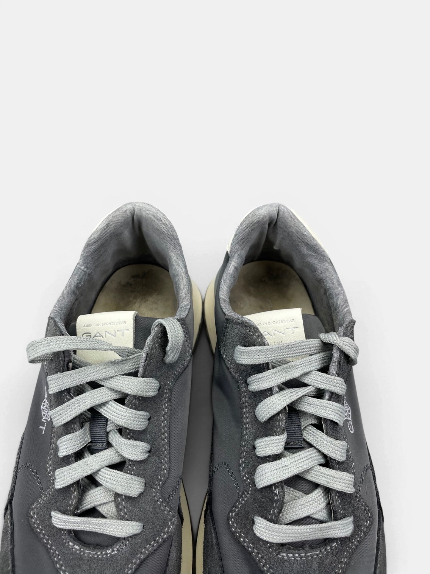Gant Sneakers — buty sportowe męskie w bardzo dobrym stanie rozmiar 42, zapiętki butów