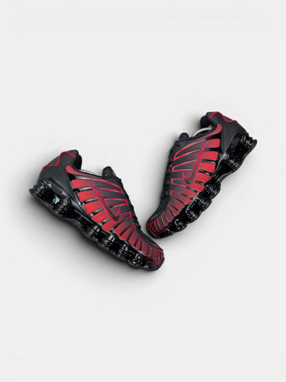 Nike Shox TL — buty sportowe męskie w bardzo dobrym stanie rozmiar 45.5, widok z góry na zewnętrzną stronę butów