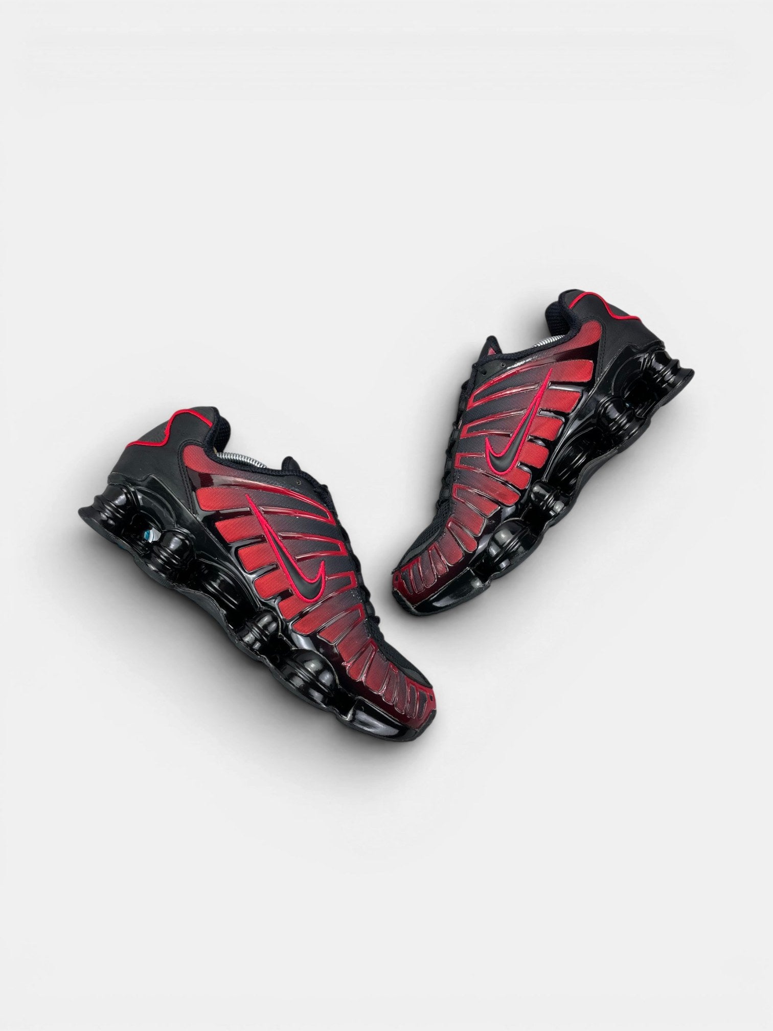 Nike Shox TL — buty sportowe męskie w bardzo dobrym stanie rozmiar 45.5, zewnętrzny panel prawego buta