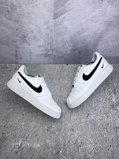 Nike Air Force 1 '07 LV8 Nylon Swoosh - buty sportowe, widok z góry na zewnętrzną stronę butów