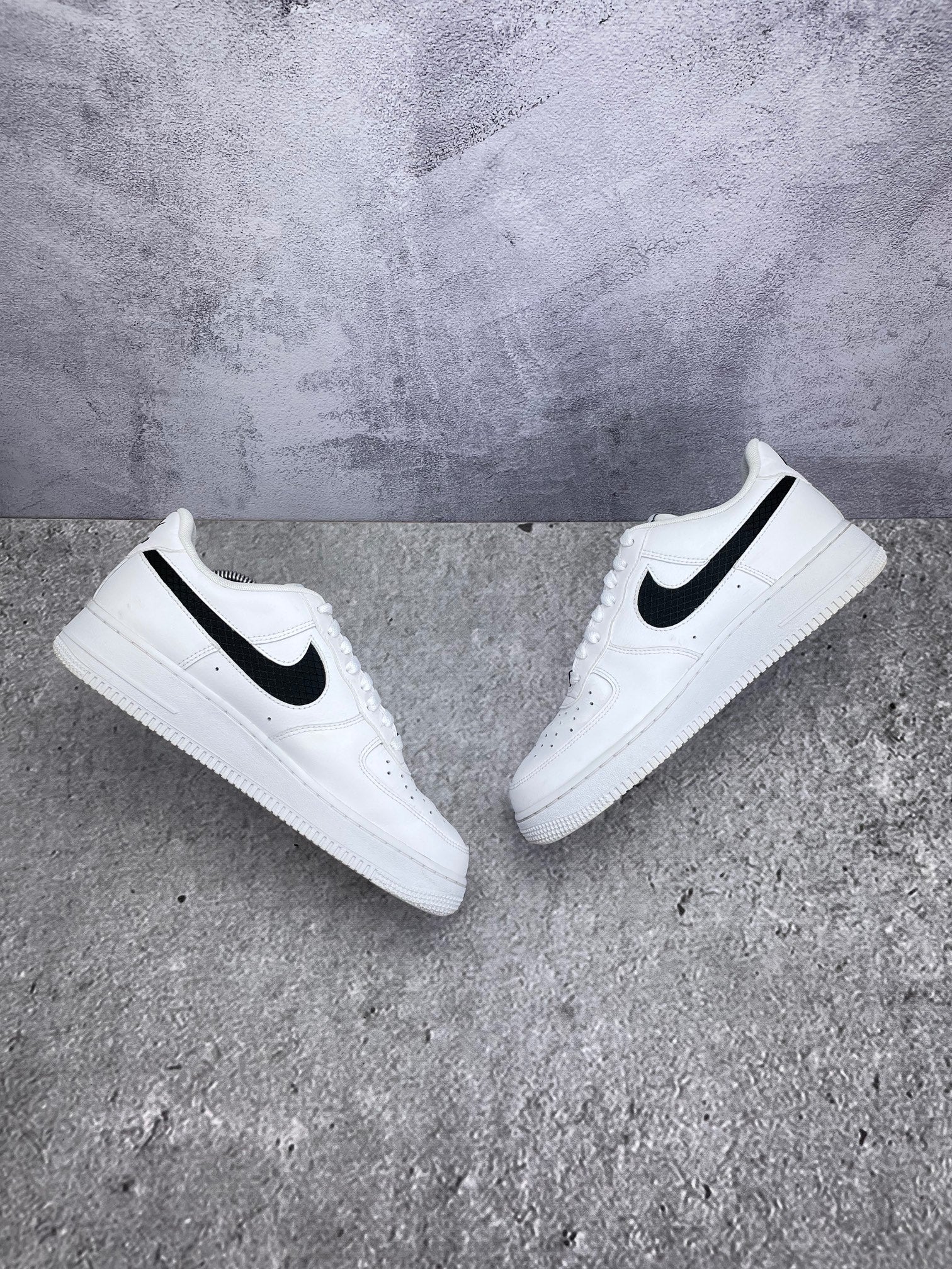 Nike Air Force 1 '07 LV8 Nylon Swoosh - buty sportowe, zewnętrzny panel prawego buta