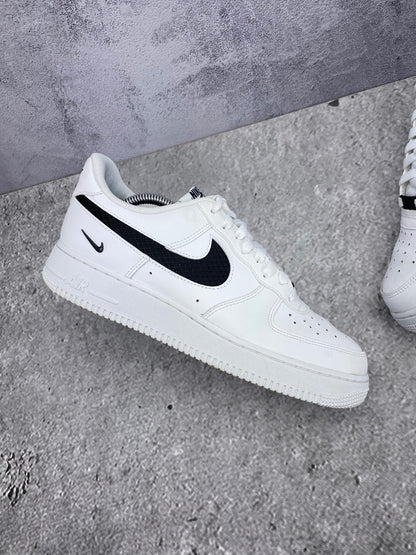 Nike Air Force 1 '07 LV8 Nylon Swoosh - buty sportowe, zewnętrzny panel lewego buta