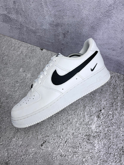 Nike Air Force 1 '07 LV8 Nylon Swoosh - buty sportowe, widok z góry na wewnętrzną stronę butów