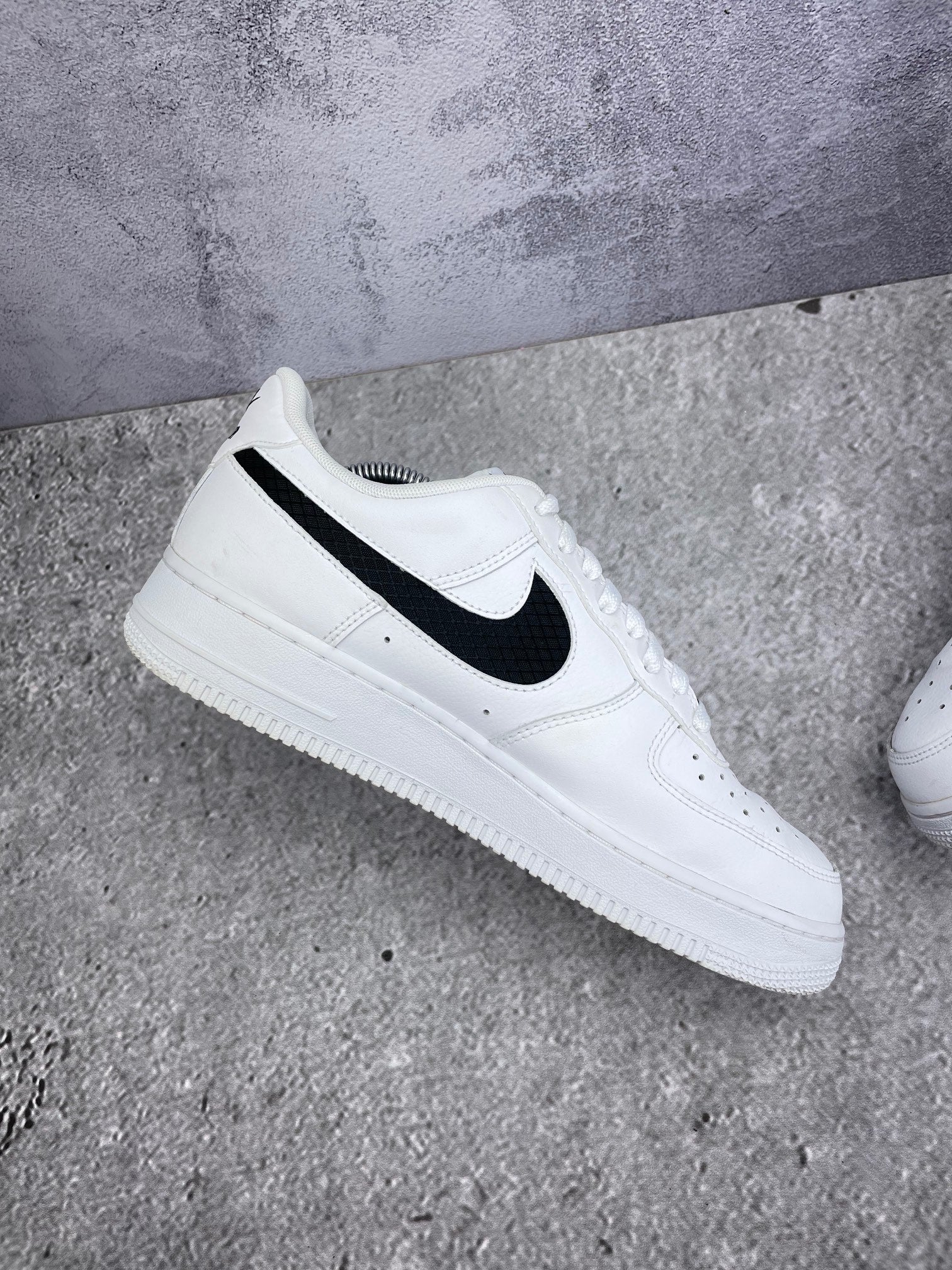 Nike Air Force 1 '07 LV8 Nylon Swoosh - buty sportowe, wewnętrzny panel lewego buta