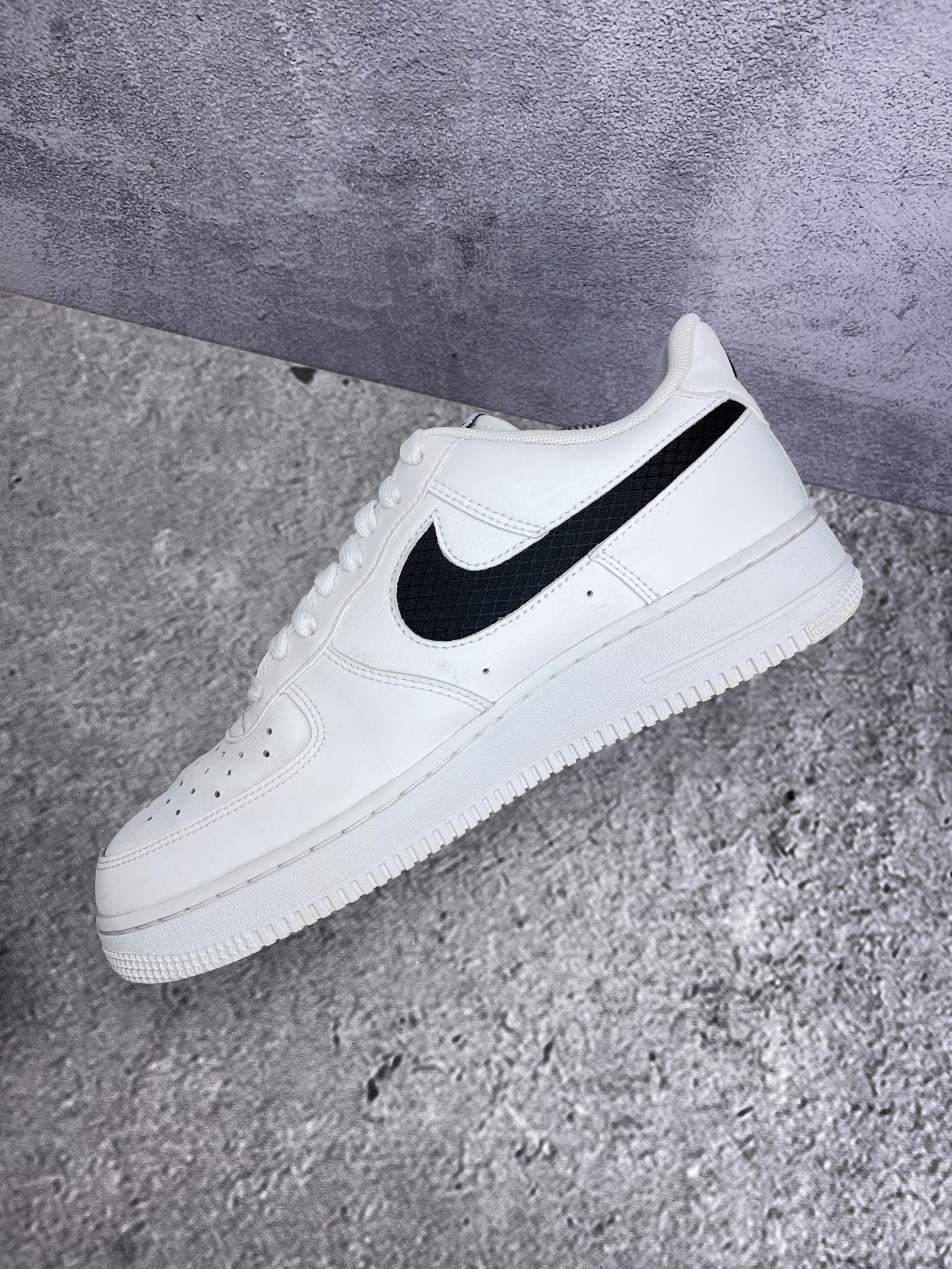 Nike Air Force 1 '07 LV8 Nylon Swoosh - buty sportowe, wewnętrzny panel prawego buta