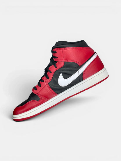 Nike Air Jordan 1 Mid Black/White/Gym Red — buty sportowe męskie w bardzo dobrym stanie rozmiar 46, wewnętrzny panel prawego buta