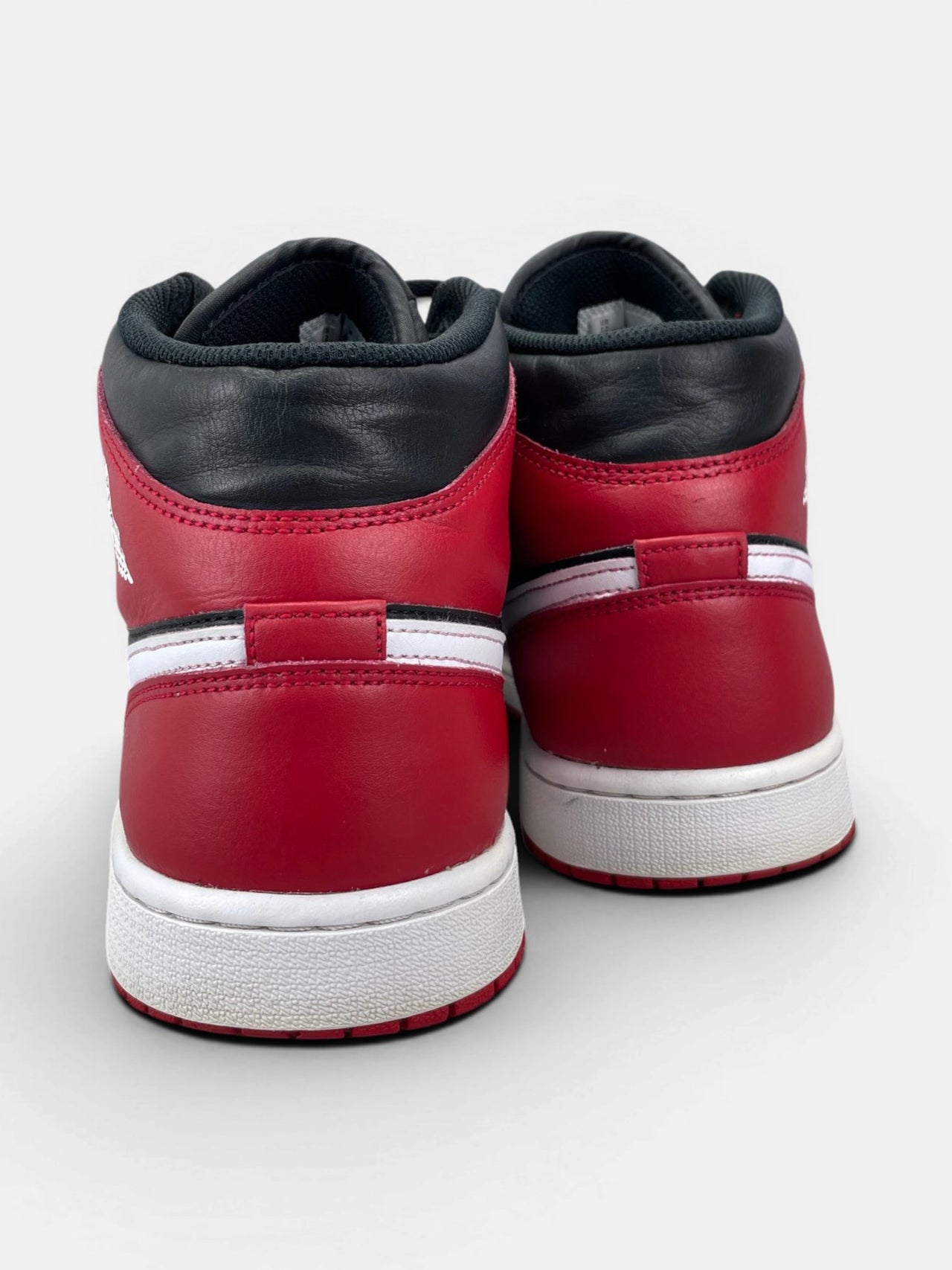 Nike Air Jordan 1 Mid Black/White/Gym Red — buty sportowe męskie w bardzo dobrym stanie rozmiar 46, widok z tyłu