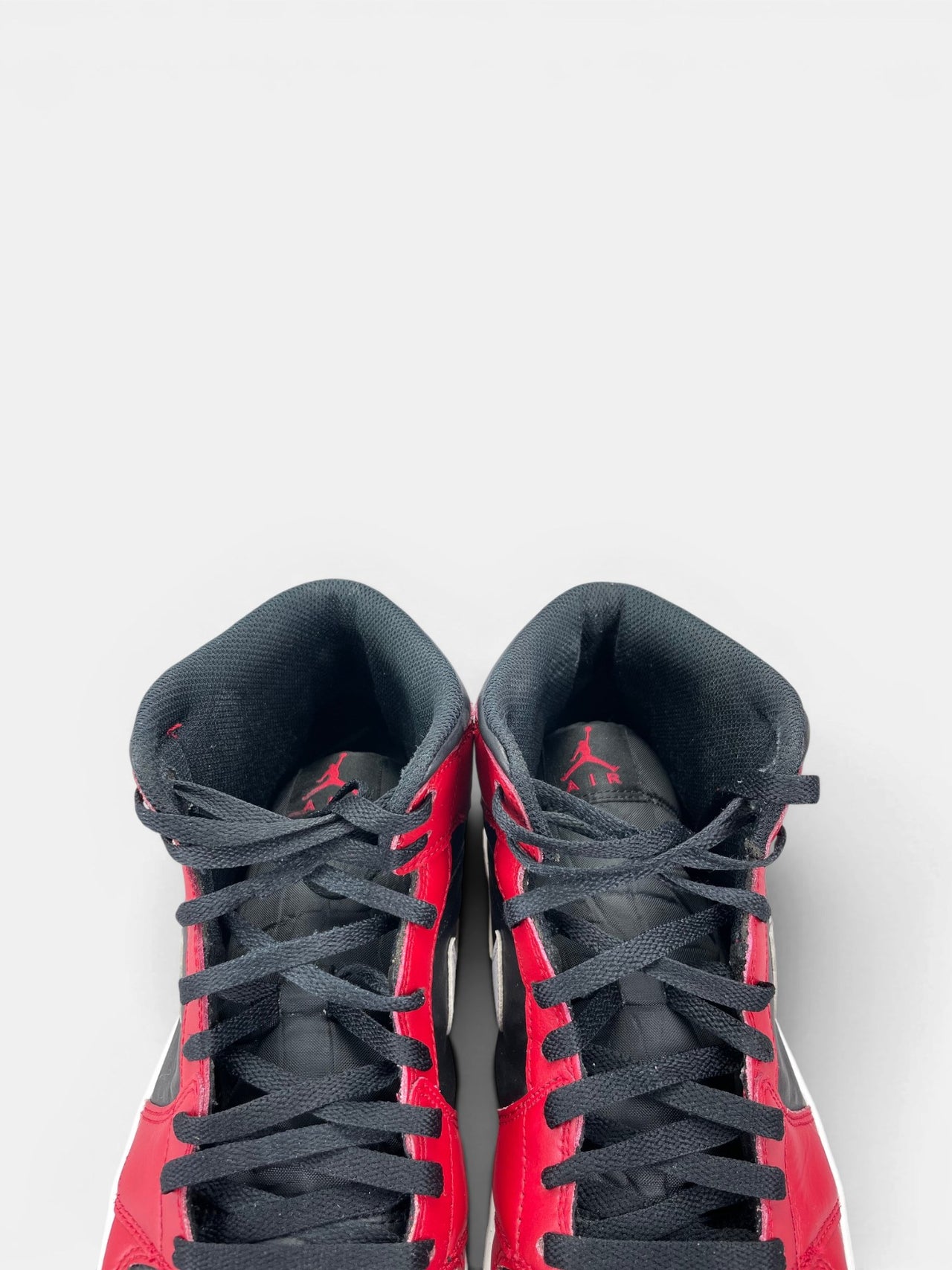Nike Air Jordan 1 Mid Black/White/Gym Red — buty sportowe męskie w bardzo dobrym stanie rozmiar 46, zapiętki butów