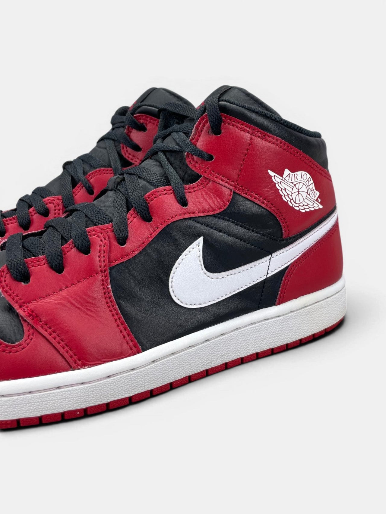 Nike Air Jordan 1 Mid Black/White/Gym Red — buty sportowe męskie w bardzo dobrym stanie rozmiar 46, opcjonalne zdjęcie 1