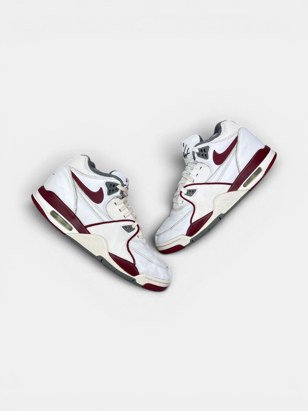 Nike Air Flight 89 Team Red — buty sportowe męskie w bardzo dobrym stanie rozmiar 42, widok z góry na zewnętrzną stronę butów