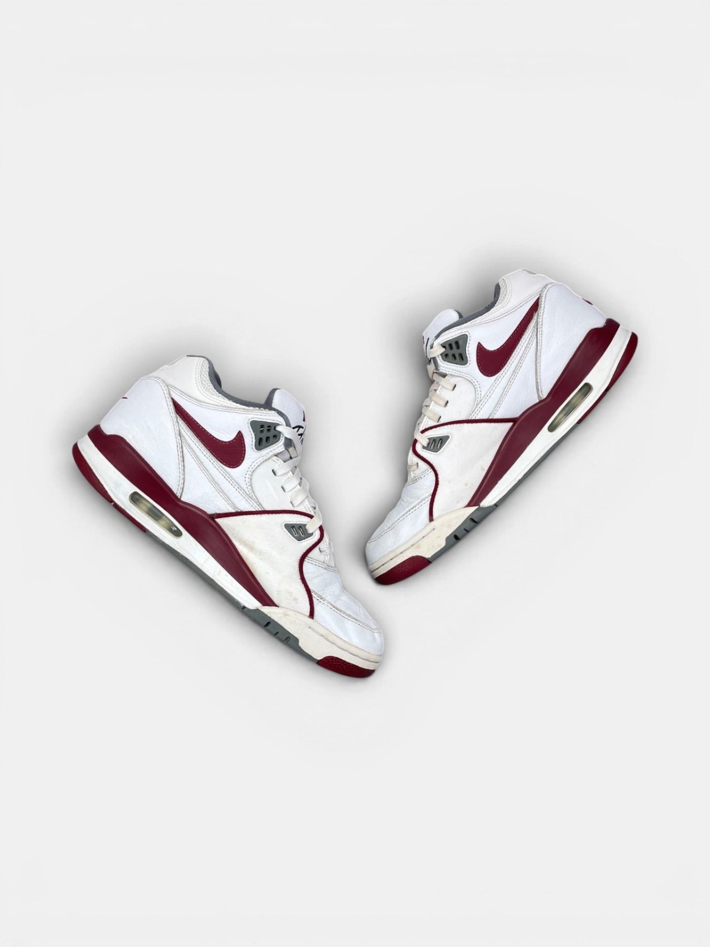 Nike Air Flight 89 Team Red — buty sportowe męskie w bardzo dobrym stanie rozmiar 42, zewnętrzny panel prawego buta