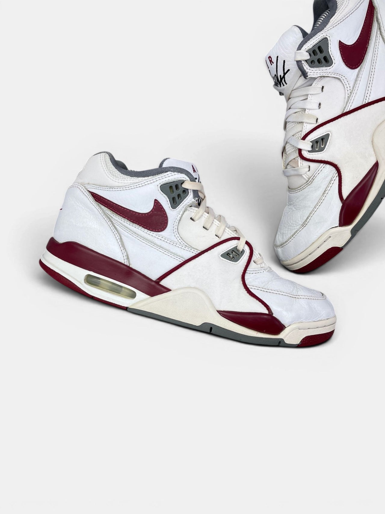 Nike Air Flight 89 Team Red — buty sportowe męskie w bardzo dobrym stanie rozmiar 42, zewnętrzny panel lewego buta