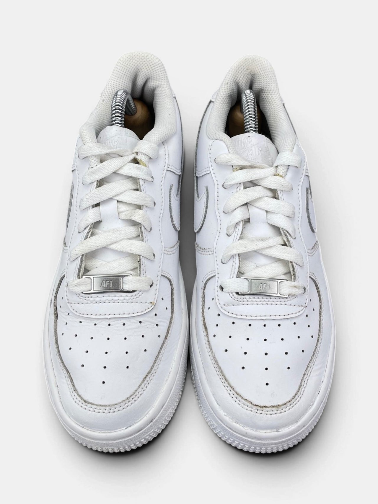 Nike Air Force 1 Low Triple White — buty sportowe damskie w bardzo dobrym stanie rozmiar 38, widok z góry