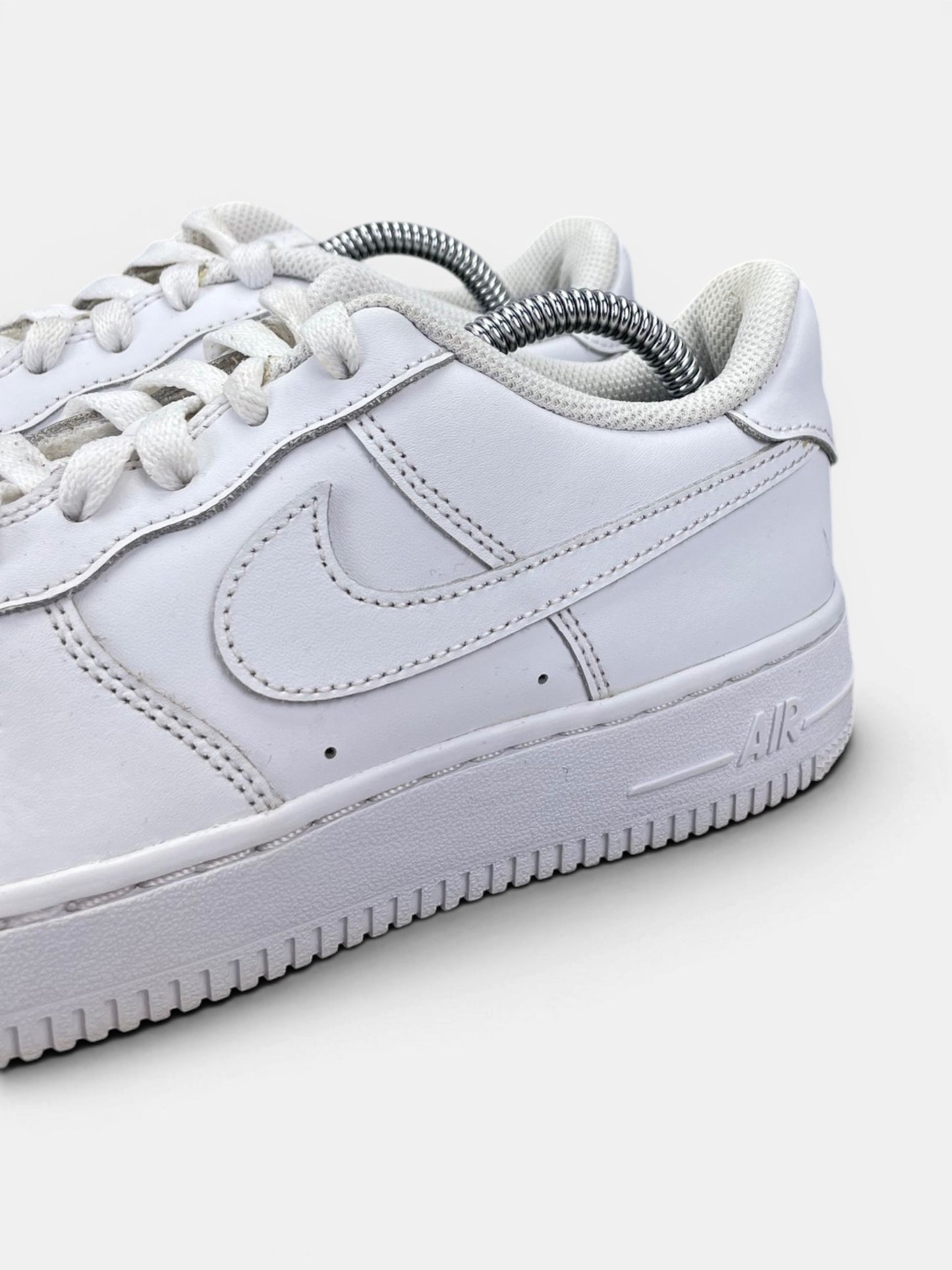 Nike Air Force 1 Low Triple White — buty sportowe damskie w bardzo dobrym stanie rozmiar 38, opcjonalne zdjęcie 1