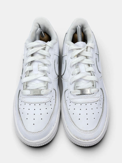 Nike Air Force 1 Low Triple White — buty sportowe damskie w bardzo dobrym stanie rozmiar 37.5, widok z góry