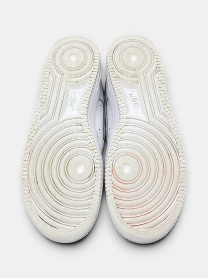 Nike Air Force 1 Low Triple White — buty sportowe damskie w bardzo dobrym stanie rozmiar 37.5, podeszwa