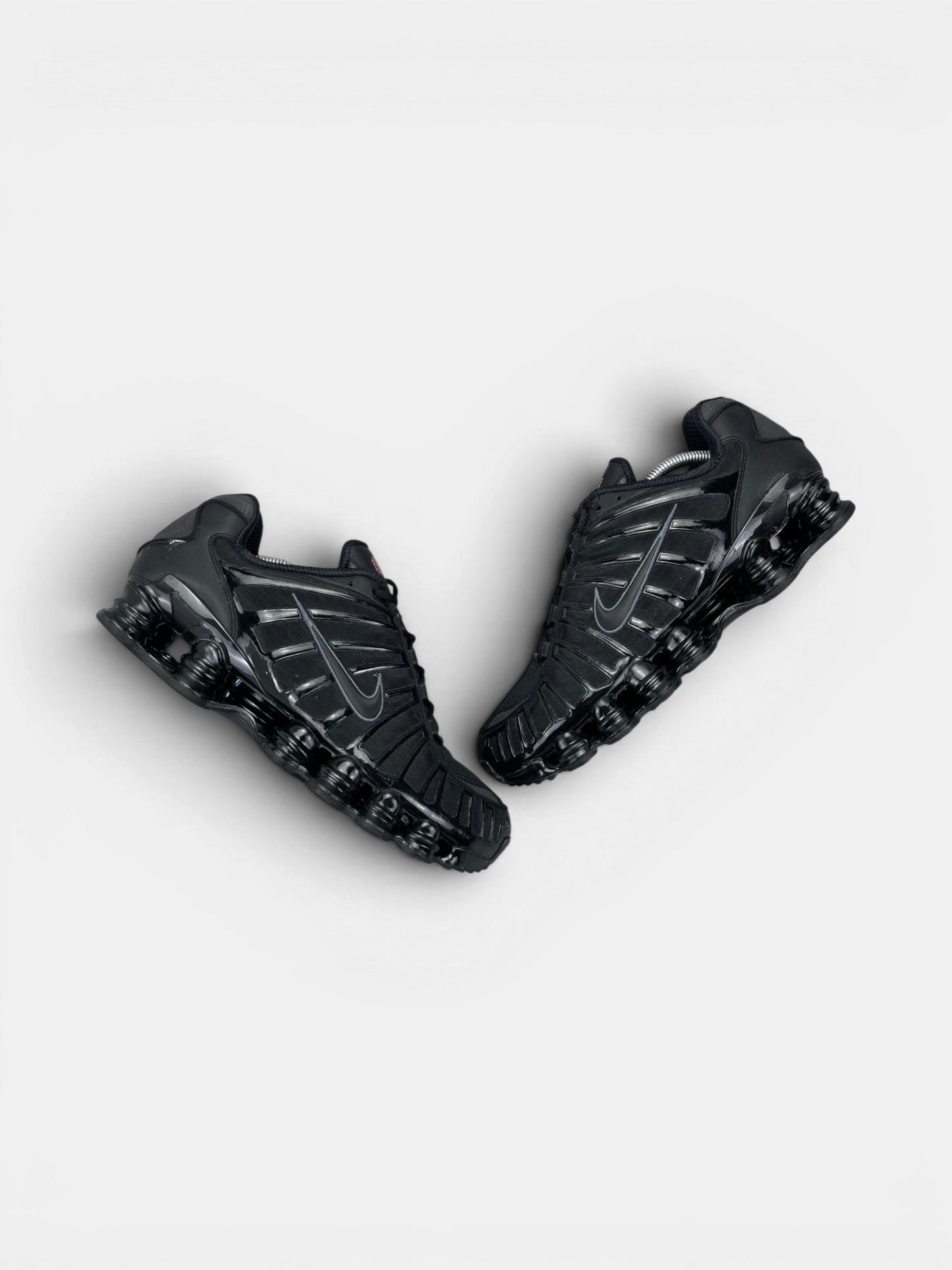 Nike Shox TL Metallic Hematite — buty sportowe męskie w bardzo dobrym stanie rozmiar 45, widok z góry na zewnętrzną stronę butów