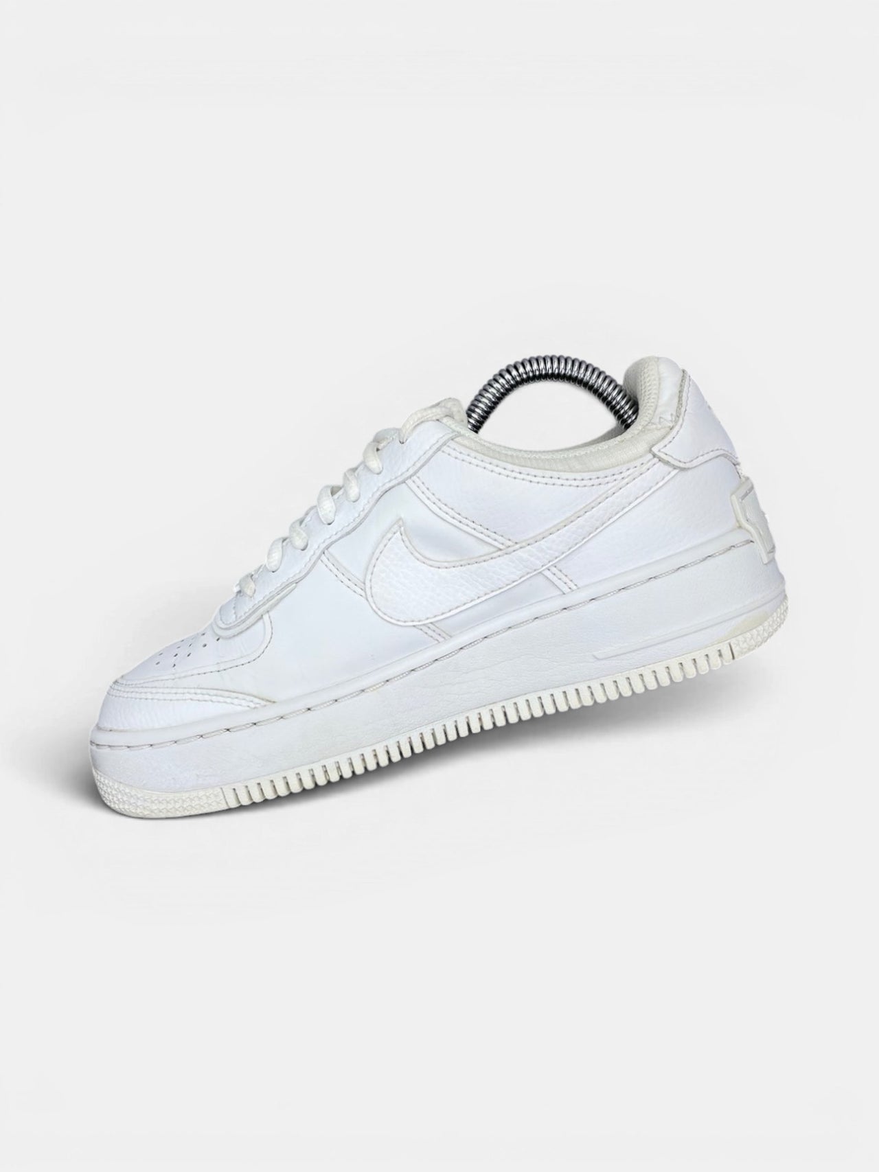 Nike Air Force 1 Shadow Triple White — buty sportowe damskie w bardzo dobrym stanie rozmiar 37.5, wewnętrzny panel prawego buta