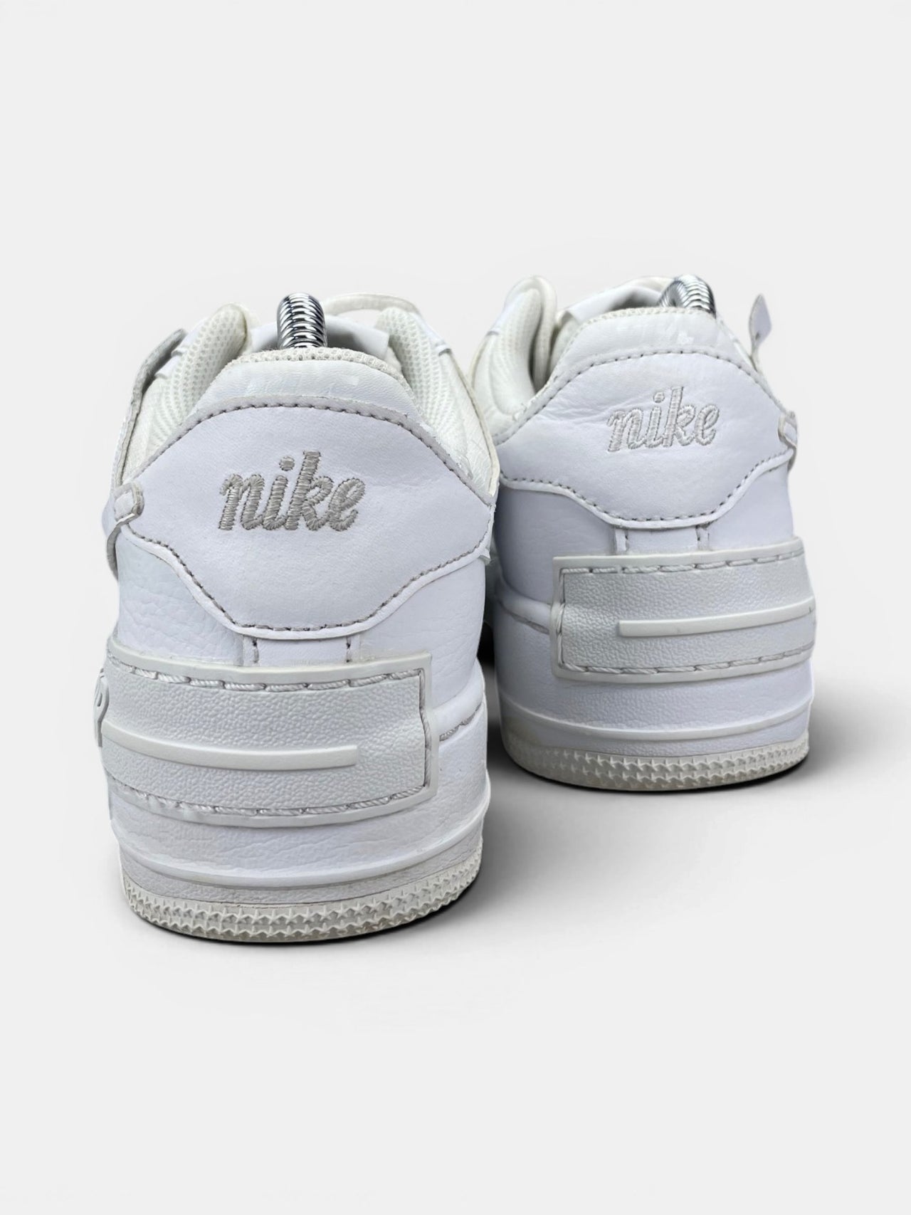 Nike Air Force 1 Shadow Triple White — buty sportowe damskie w bardzo dobrym stanie rozmiar 37.5, widok z tyłu